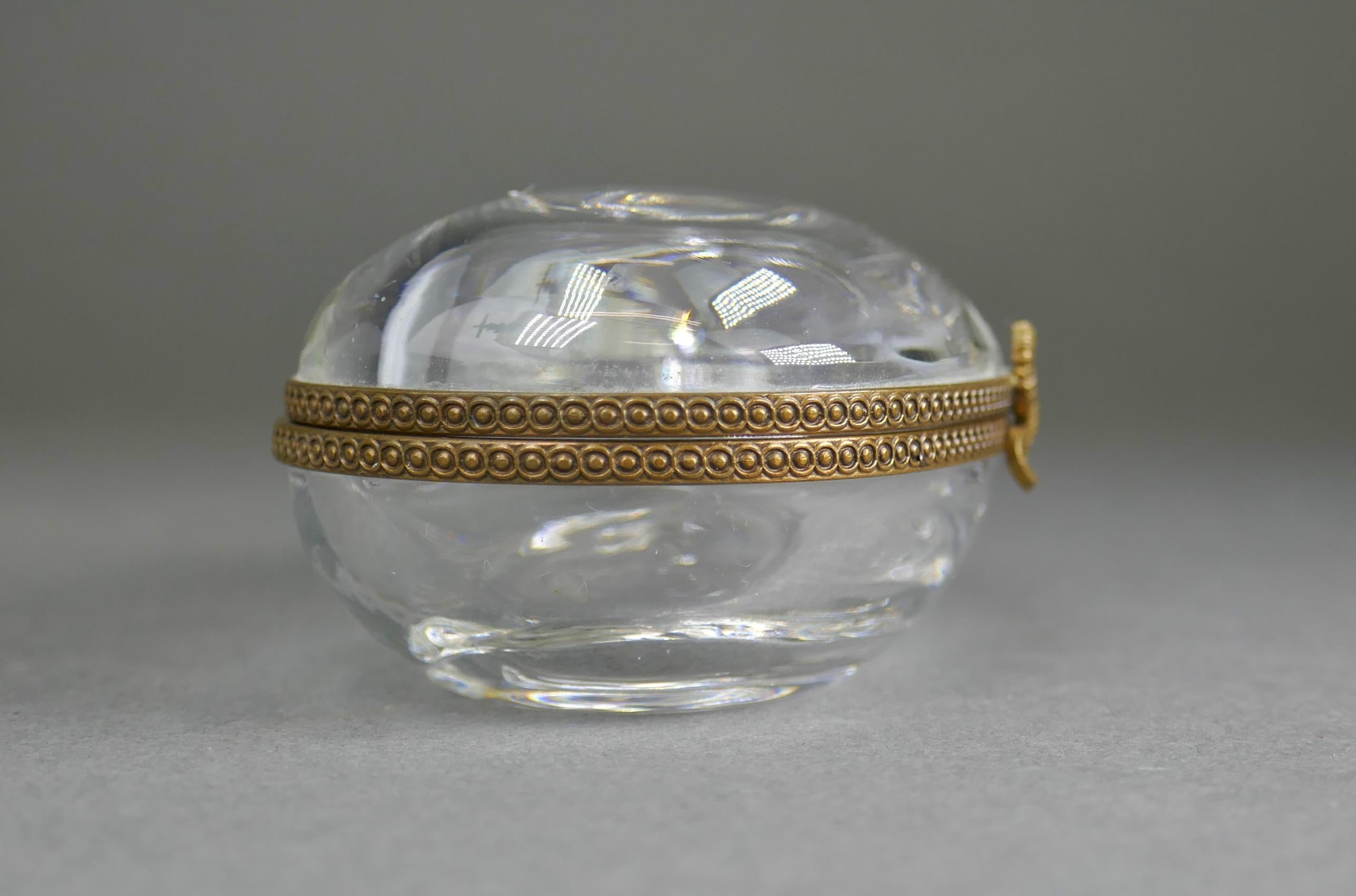 Fine French Crystal Bivalve Molluscs Gilt Seahorse Jewelry Trinket Box For Sale 2