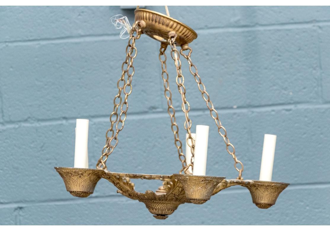 Fino Estilo Directoire Francés  Lámpara de araña de metal dorado de 5 luces en Bastante bueno estado para la venta en Bridgeport, CT