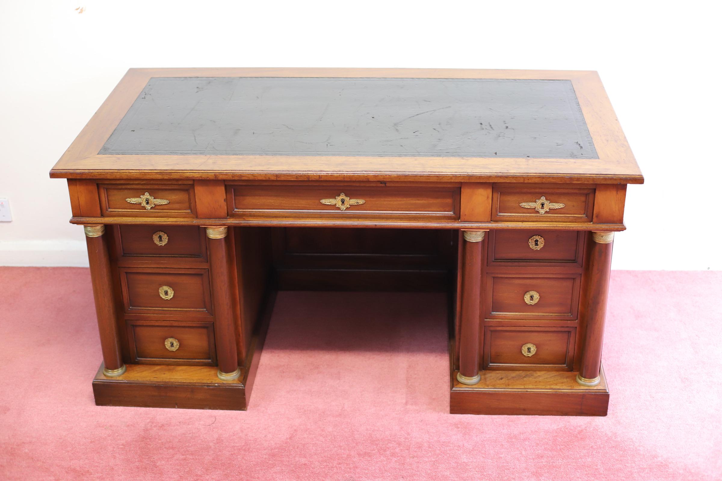 Fine French Empire Design/One Oak  Twin Pedestal Schreibtisch (Britisch) im Angebot