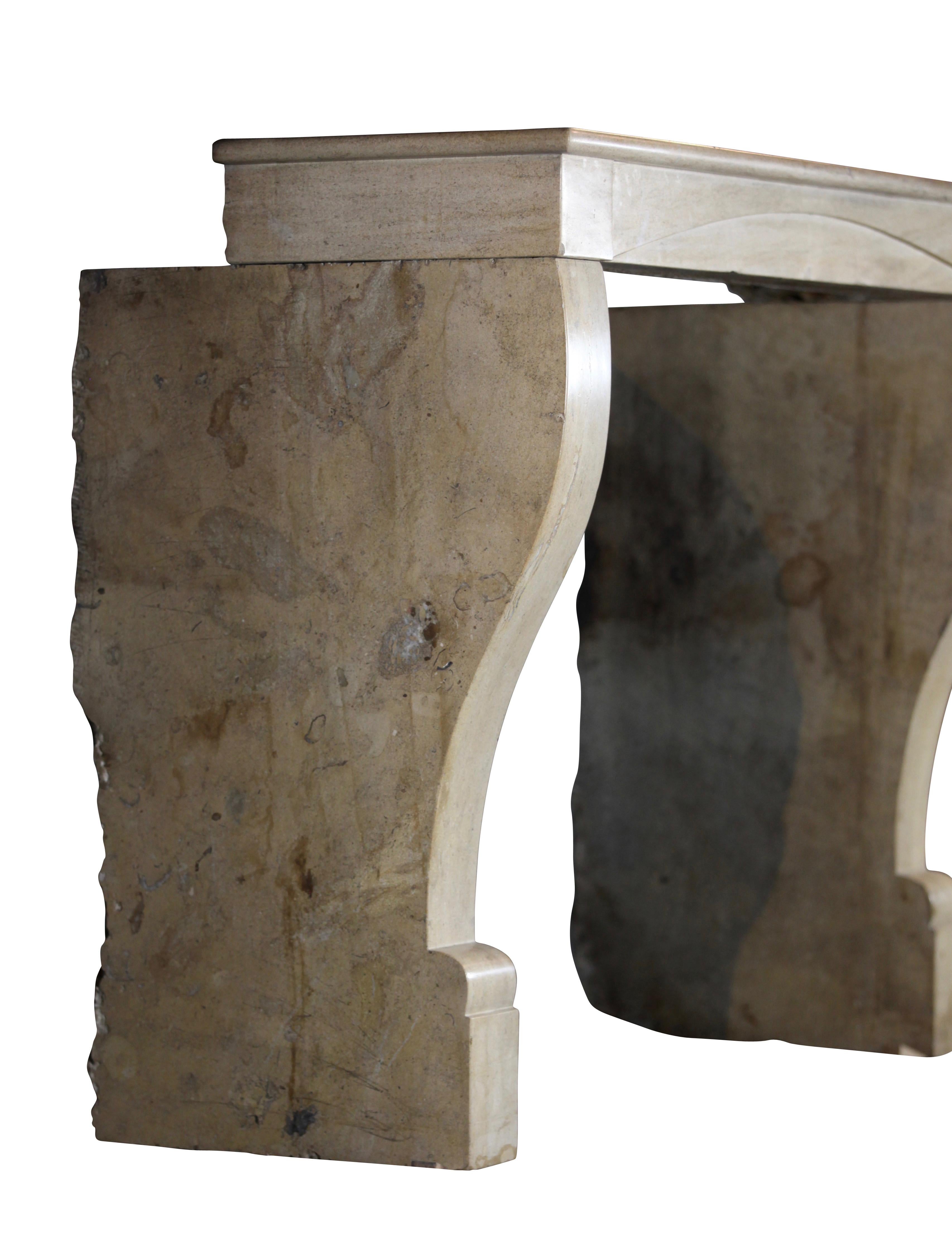 Fine French Fireplace Mantle in Hard Limestone for Modern Interior In Good Condition For Sale In Beervelde, BE