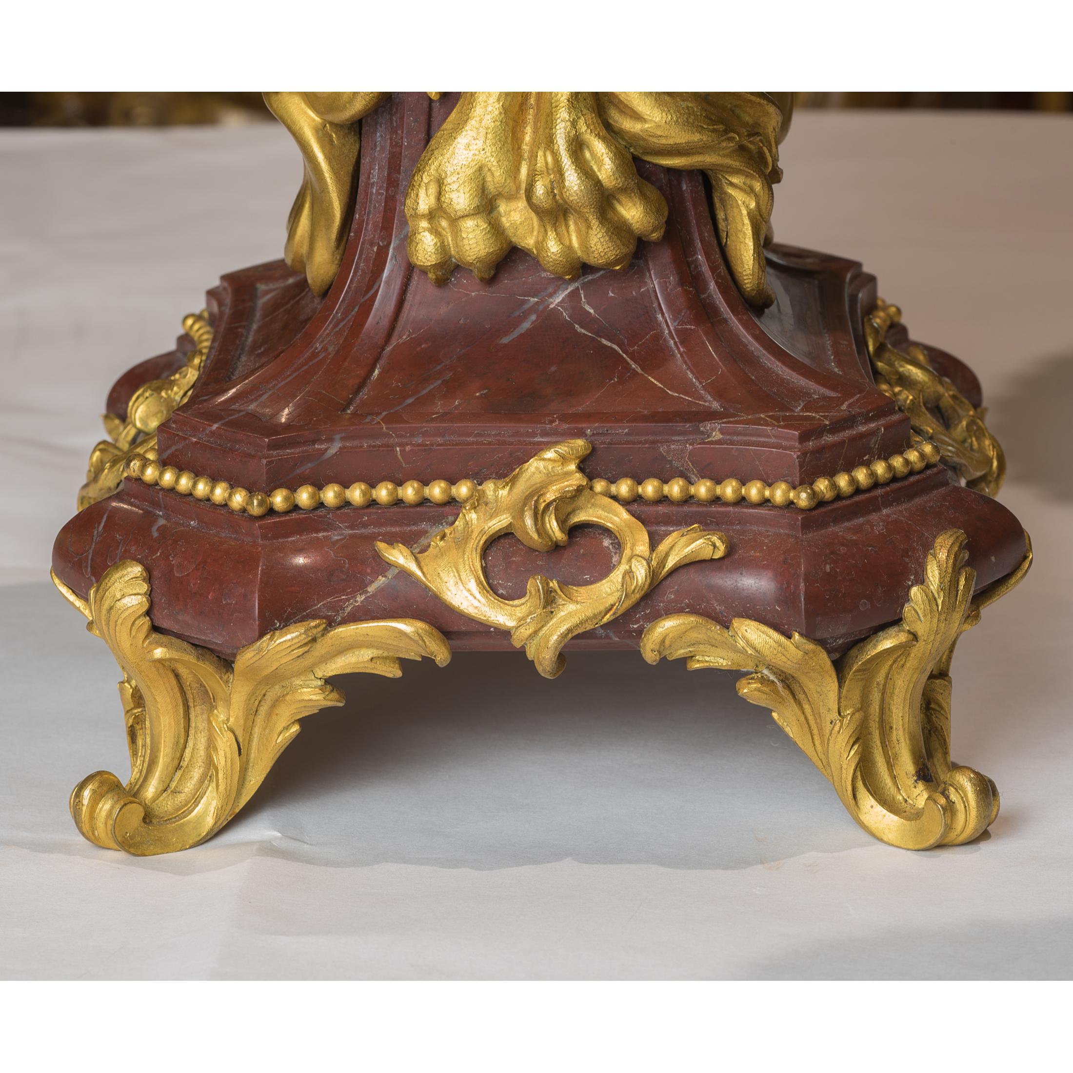Pendule de table française en bronze doré et griotte de Campan rouge par Lon Messag Bon état - En vente à New York, NY