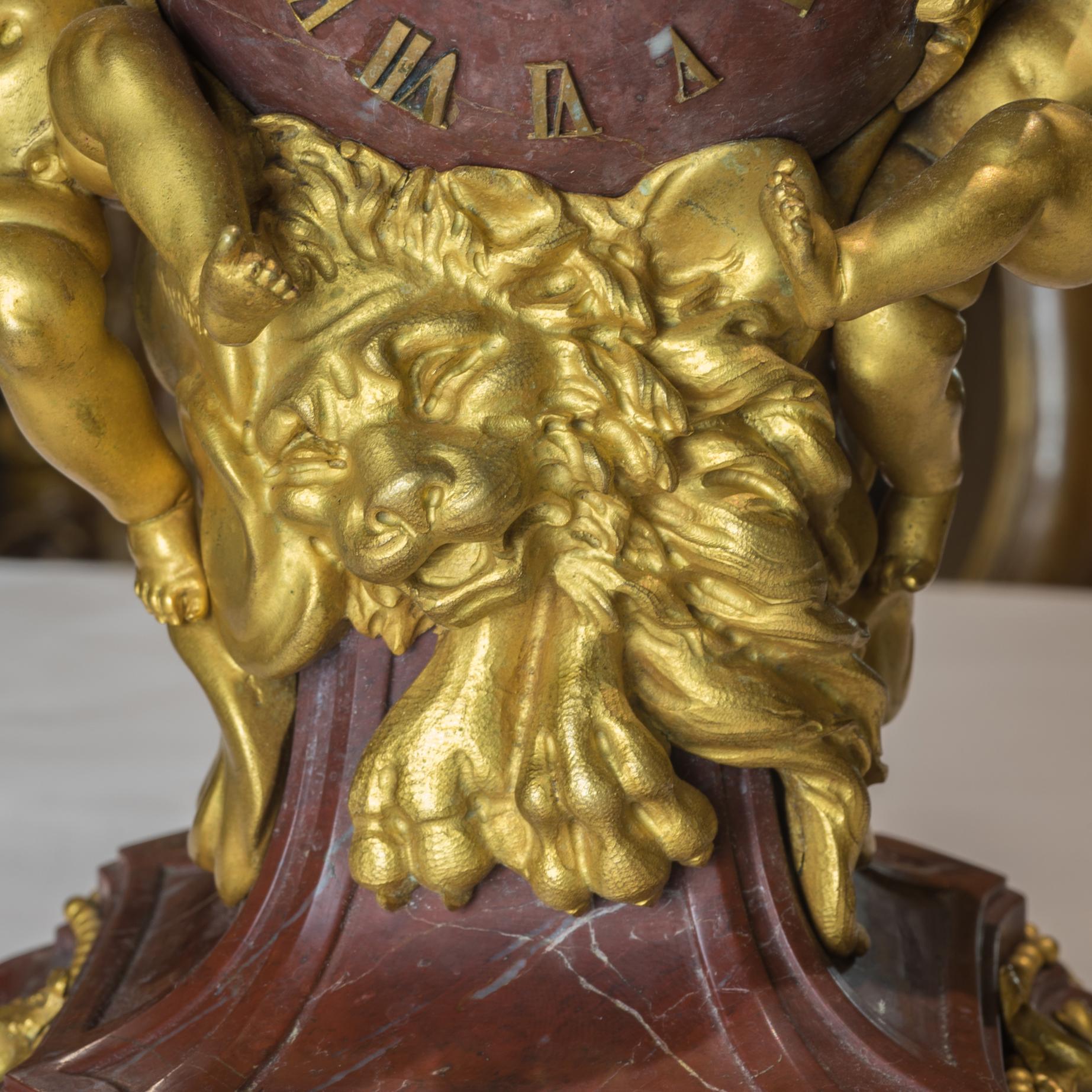 Pendule de table française en bronze doré et griotte de Campan rouge par Lon Messag en vente 1