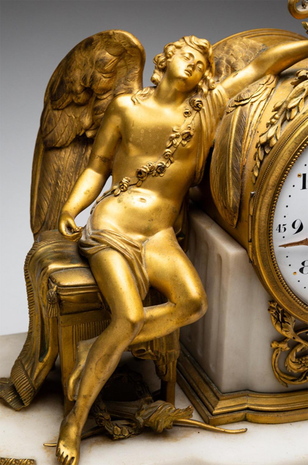 Fine French Gilt Bronze Mantle Clock of Eros and Psyche In Good Condition For Sale In New York, NY