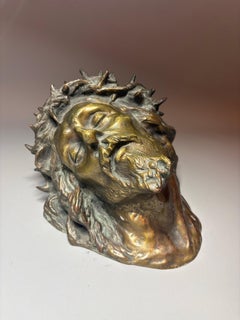 Magnifique tête du Christ en bronze coulé, datant de la fin du XIXe siècle, coiffée d'une couronne d'épines