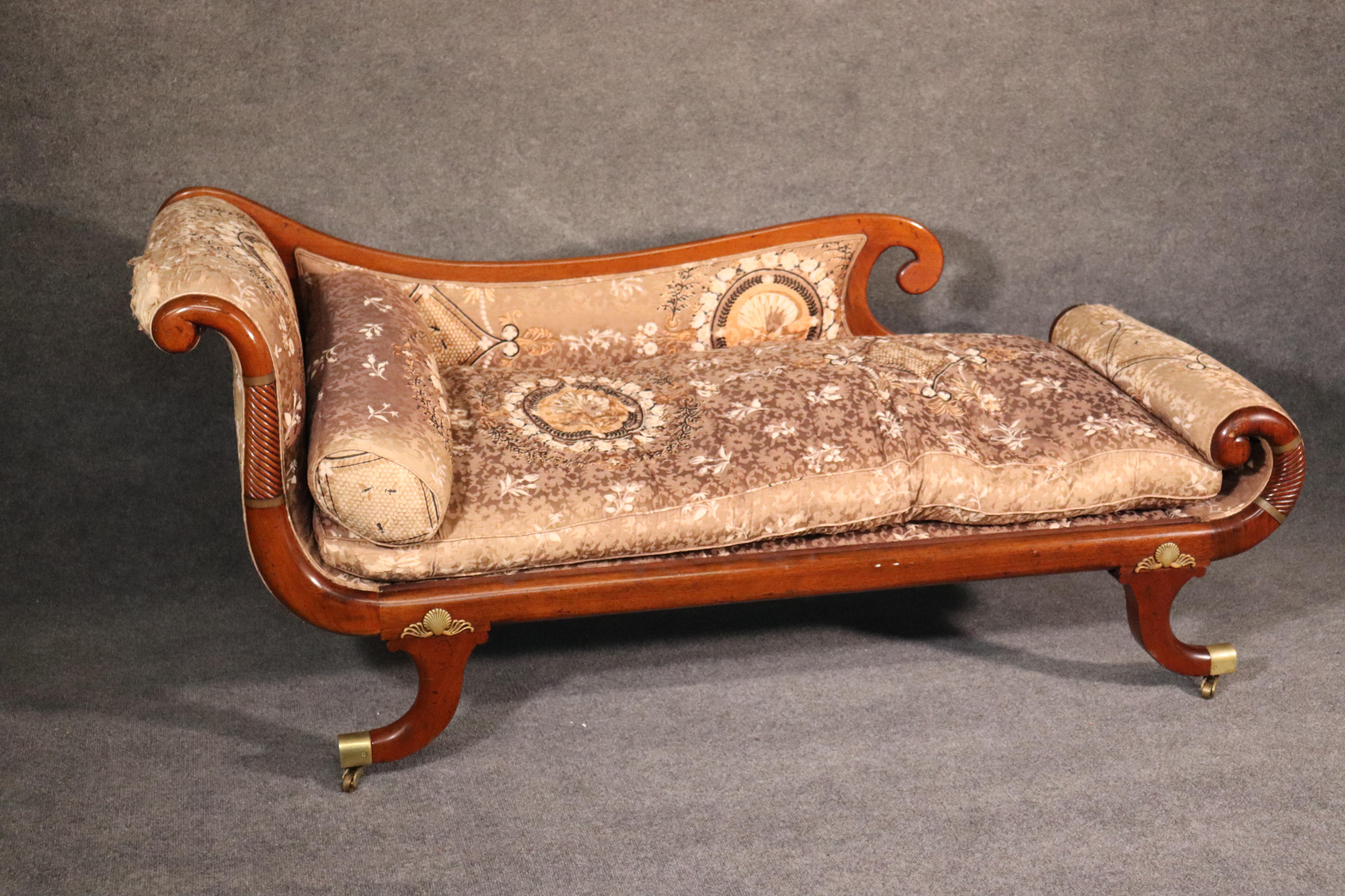 Fine French Louis XV Bronze Mounted Ormolu Recamier Daybed Chaise, circa 1890 In Good Condition In Swedesboro, NJ