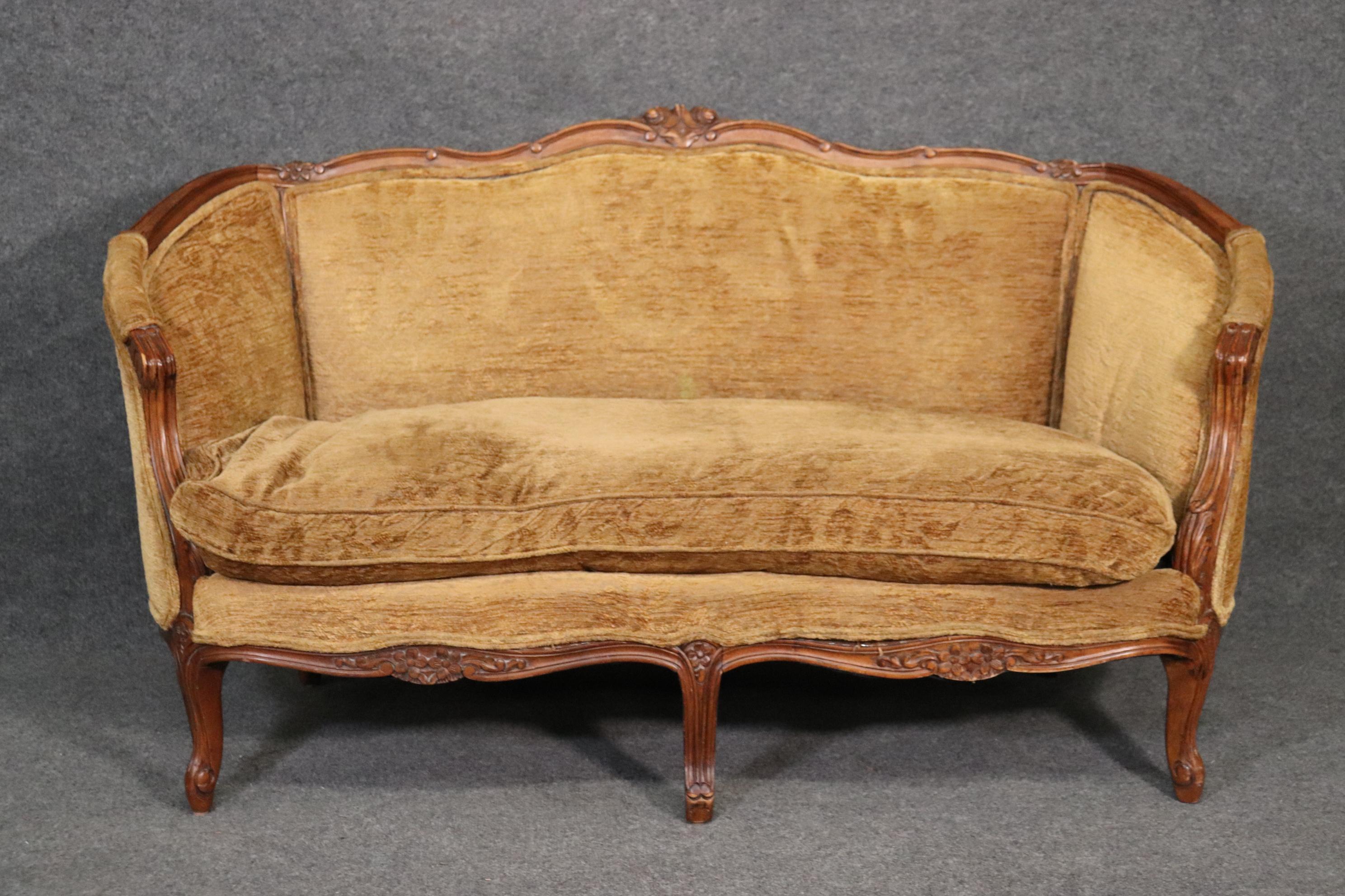 European Fine French Louis XV Carved Walnut Settee Canape Sofa circa 1920