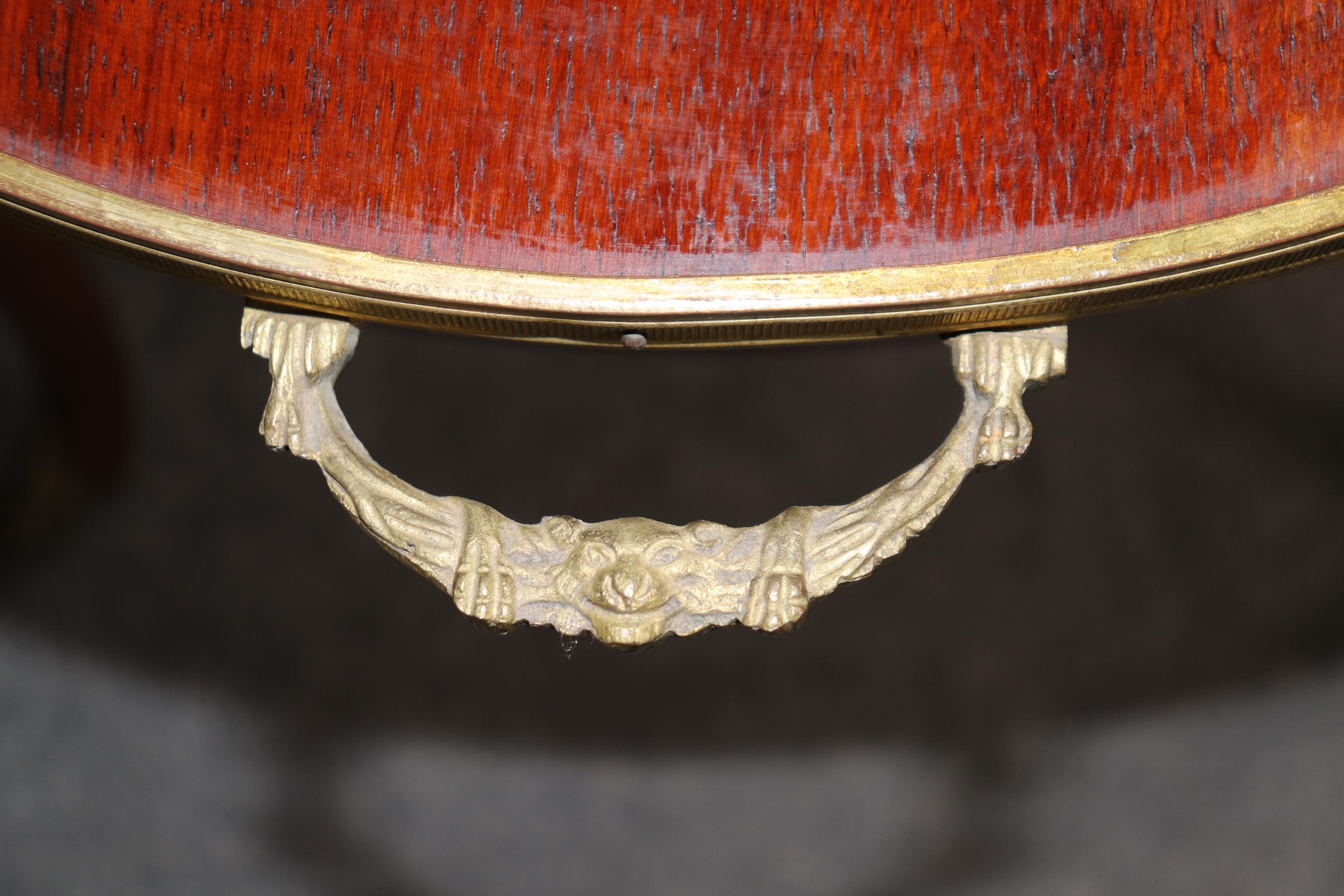 Fina mesa de postre francesa Luis XV de marquetería de caoba con incrustaciones de bronce en venta 5