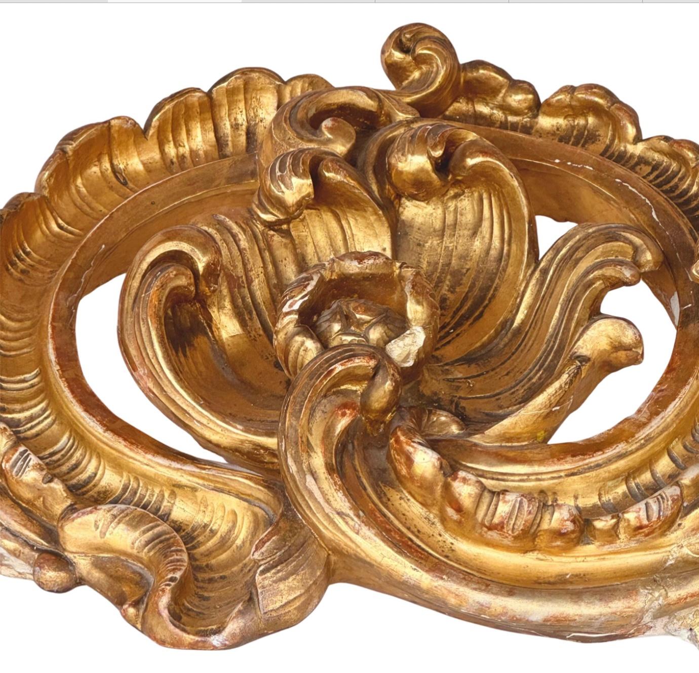 Raffinata console da parete in legno dorato in stile rococò Luigi XV con marmo in vendita 7