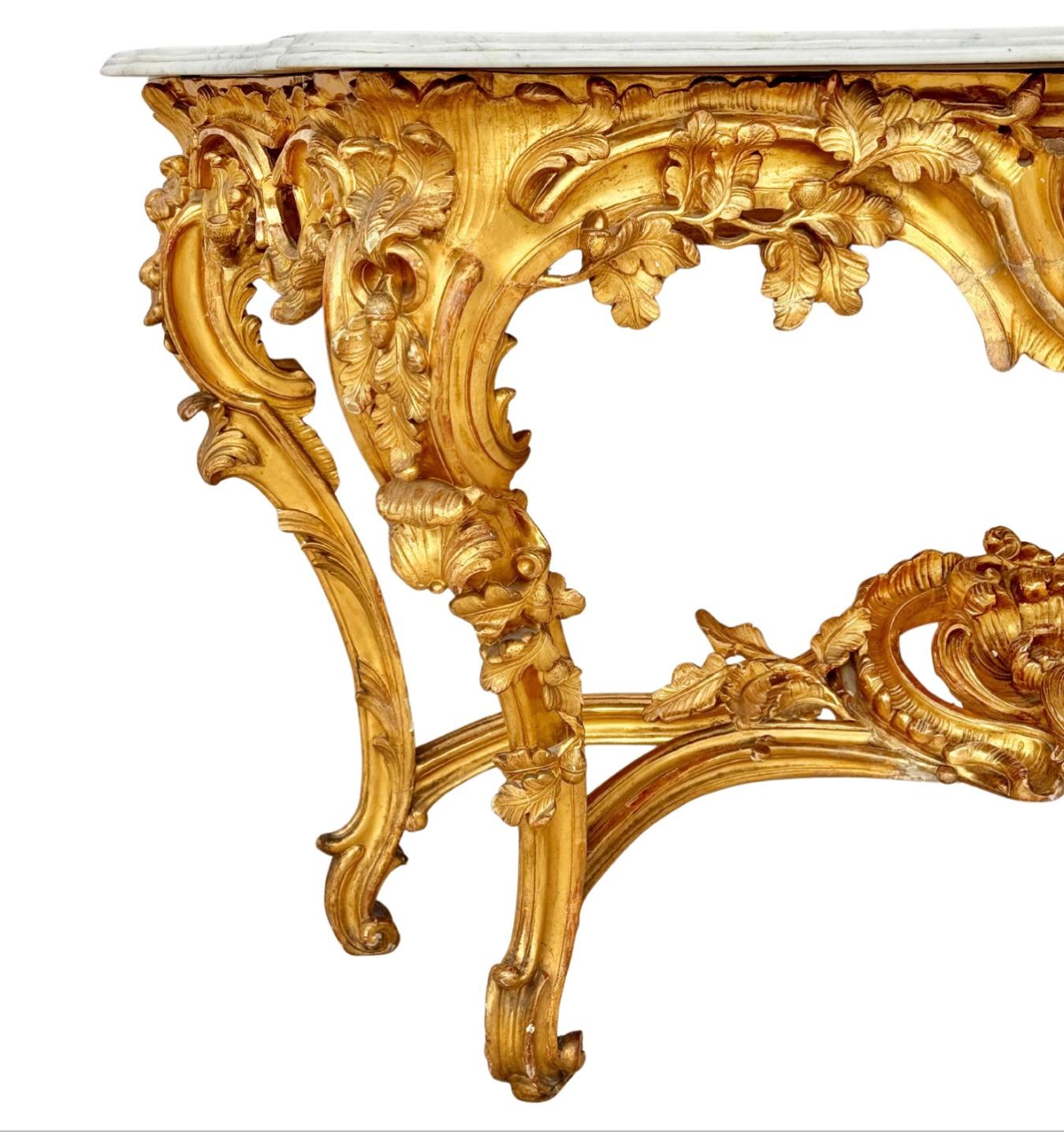 Raffinata console da parete in legno dorato in stile rococò Luigi XV con marmo In condizioni buone in vendita a Bradenton, FL