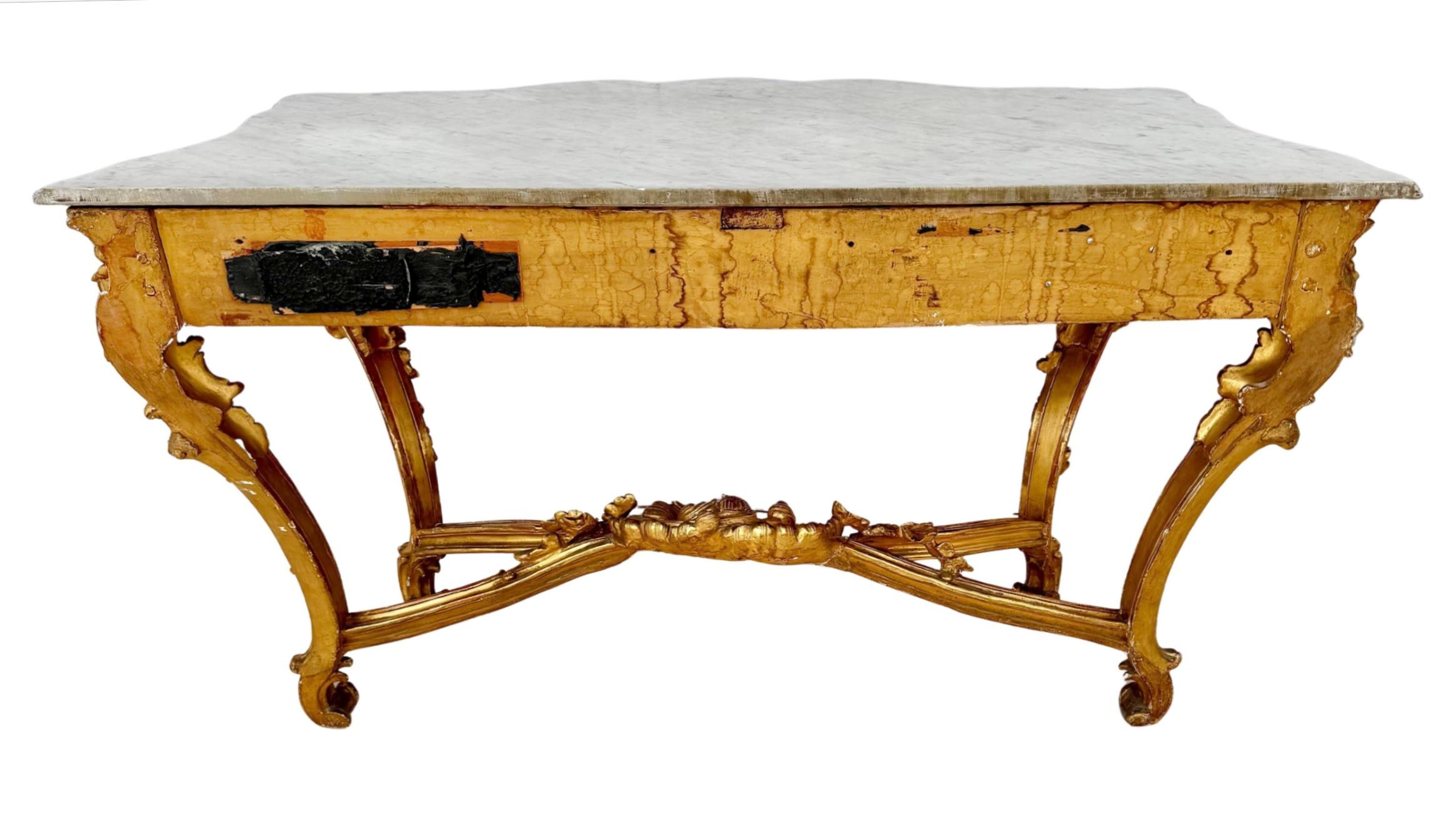 Raffinata console da parete in legno dorato in stile rococò Luigi XV con marmo in vendita 2