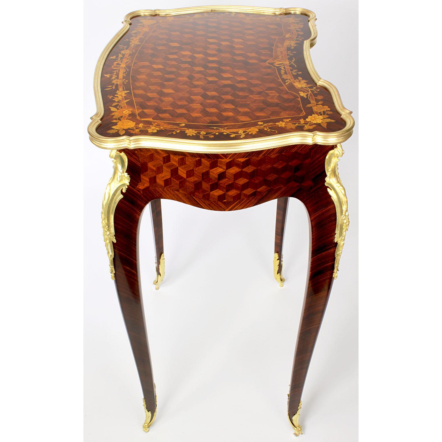 Début du 20ème siècle Table d'appoint française de style Louis XV en marqueterie montée en bronze doré par Franois Linke en vente
