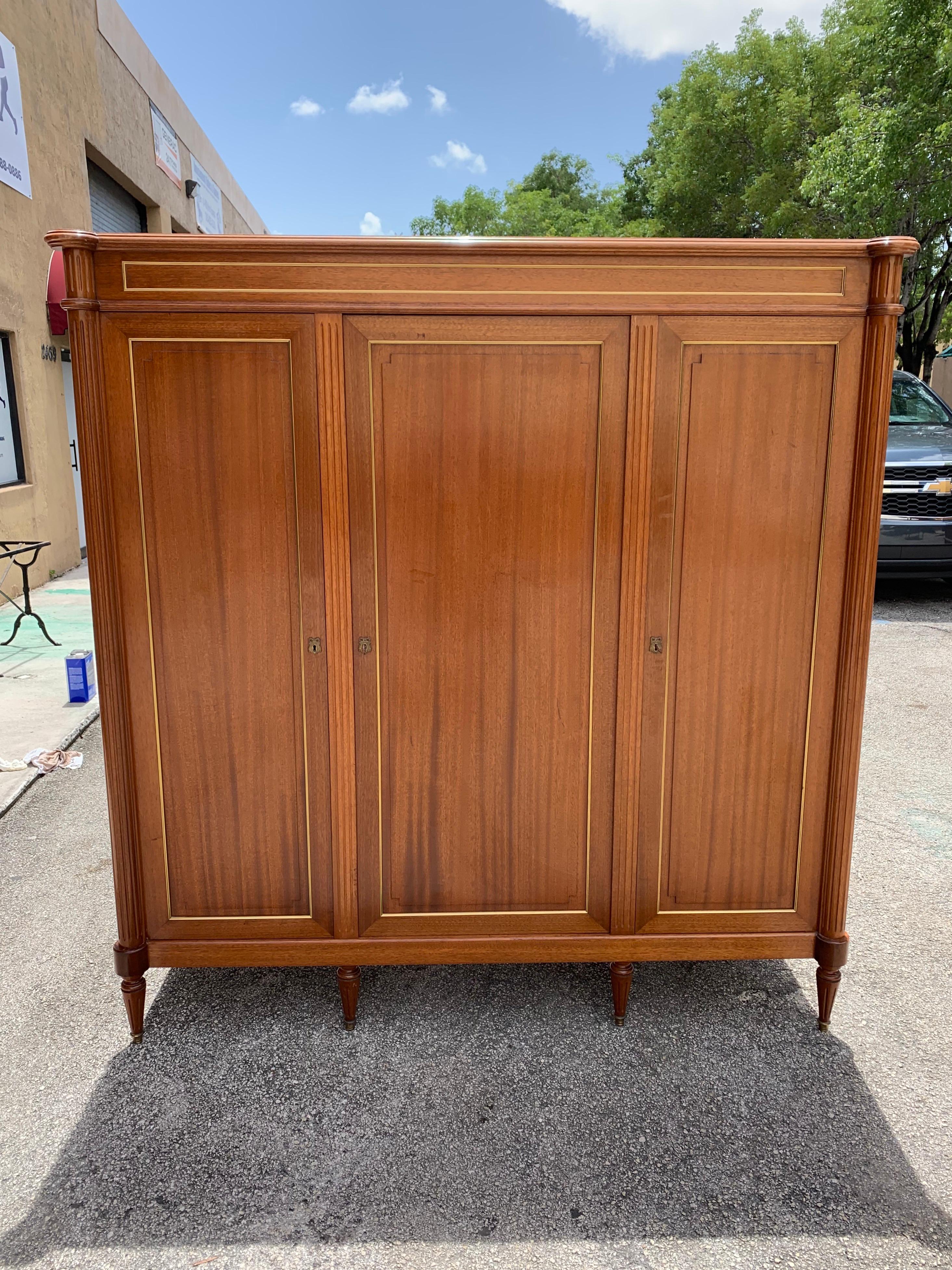 Fine French Louis XVI Antique Mahogany Armoire, 1910s In Good Condition For Sale In Hialeah, FL