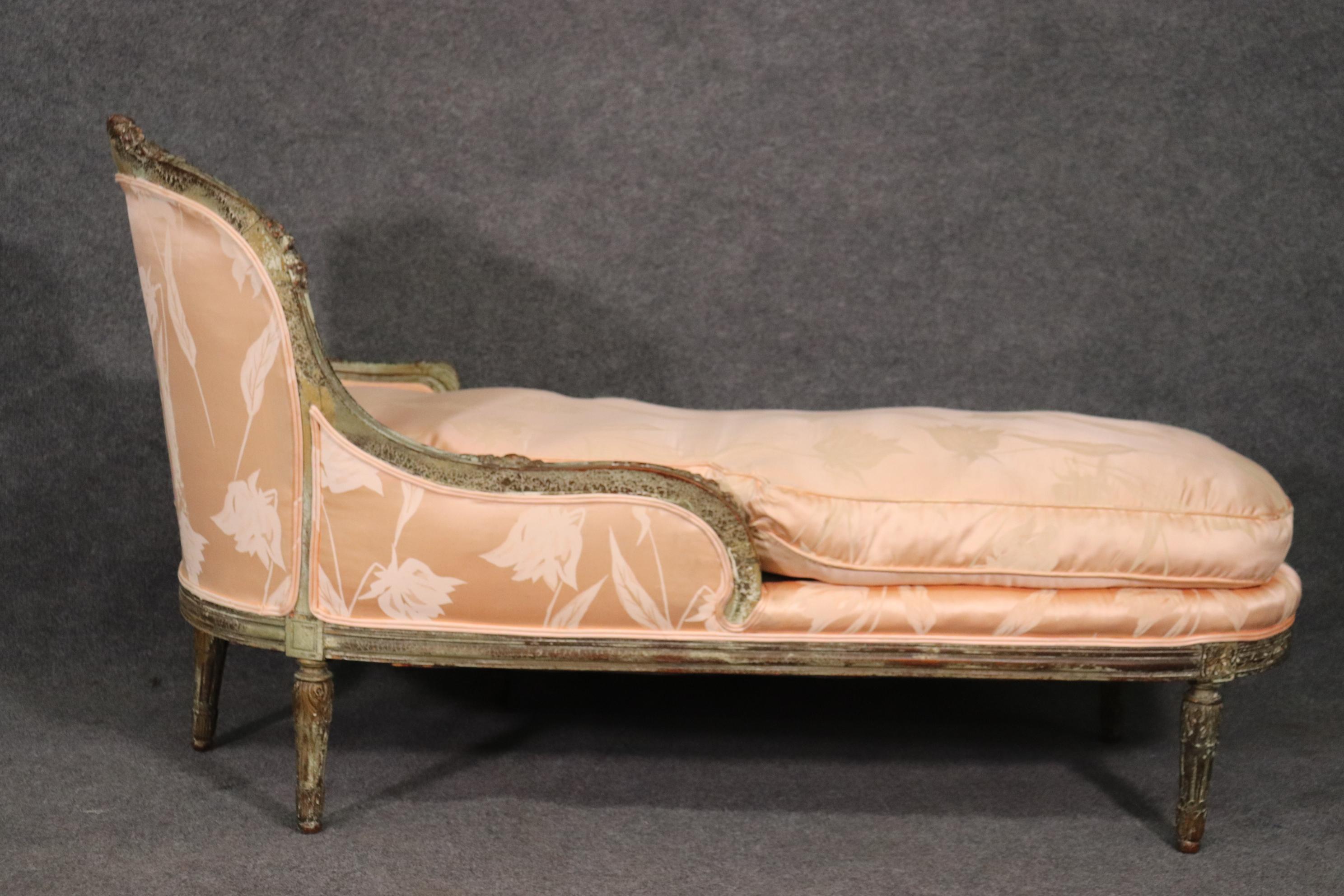 Fine French Louis XVI Chaise Lounge with Limed Frame and Silk Upholstery In Good Condition In Swedesboro, NJ