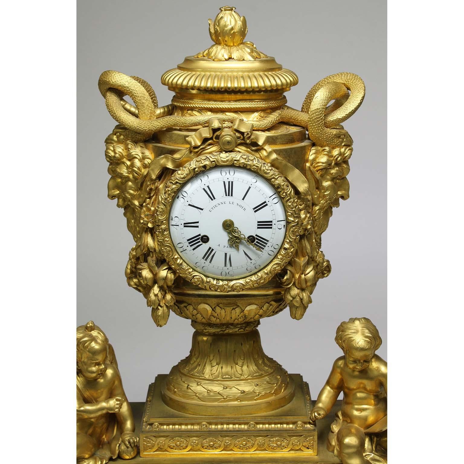 Kaminuhr aus vergoldeter Bronze im Louis-XVI.-Stil von Étienne Le Noir, Paris (Louis XVI.) im Angebot