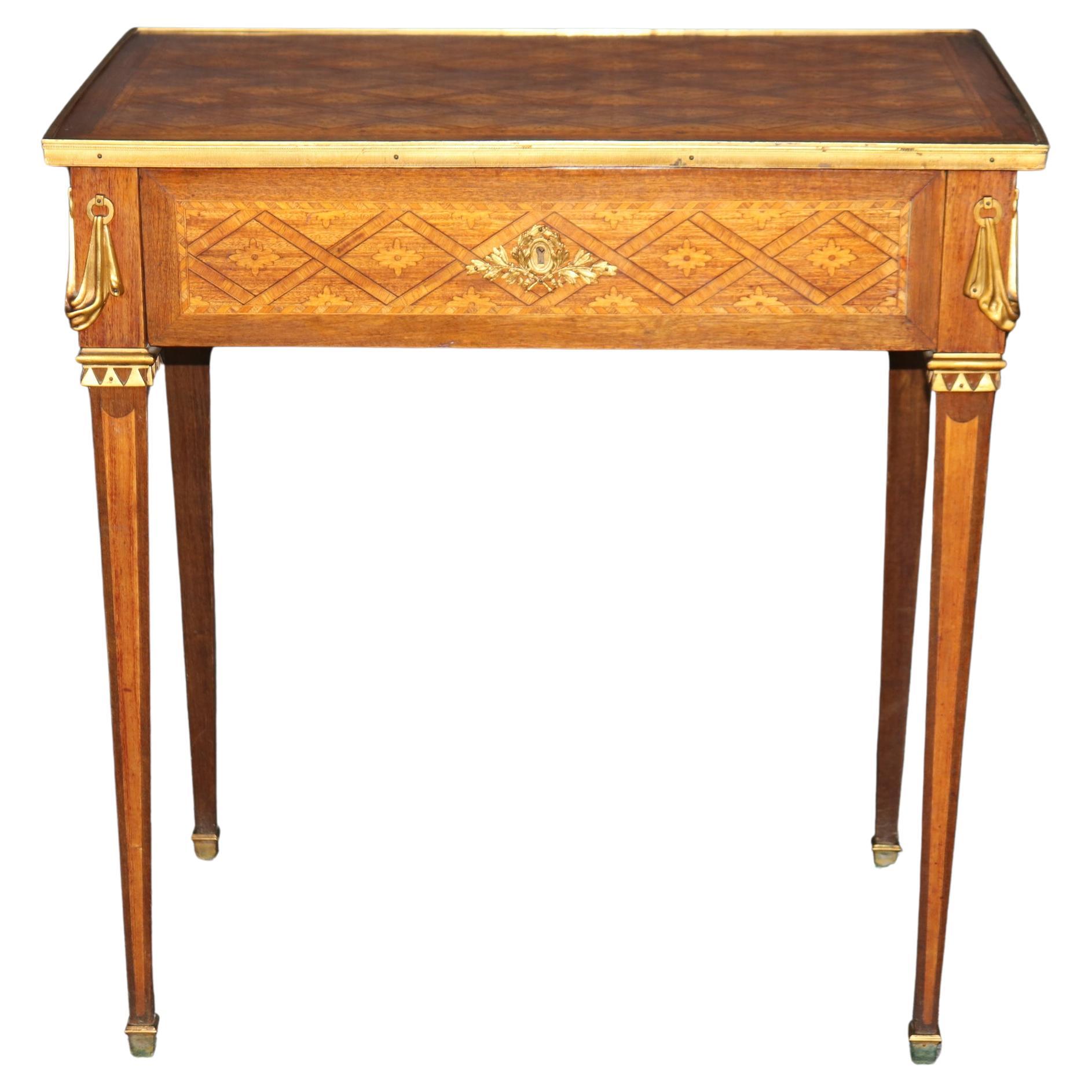 Feiner französischer Louis XVI Marqueterie Tulipwood und Kingwood End Table mit Bronze
