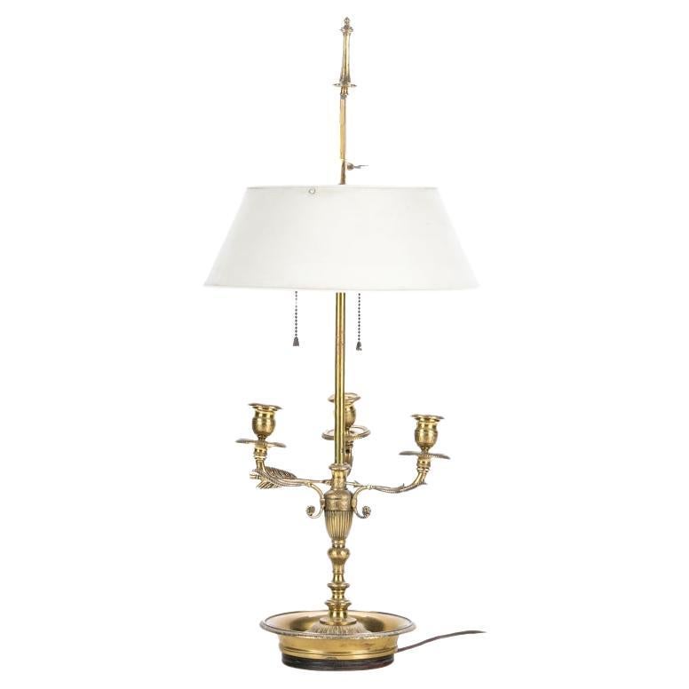 Französische Bouillotte-Lampe aus vergoldeter Bronze im Louis-XVI.-Stil mit Tole-Schirm