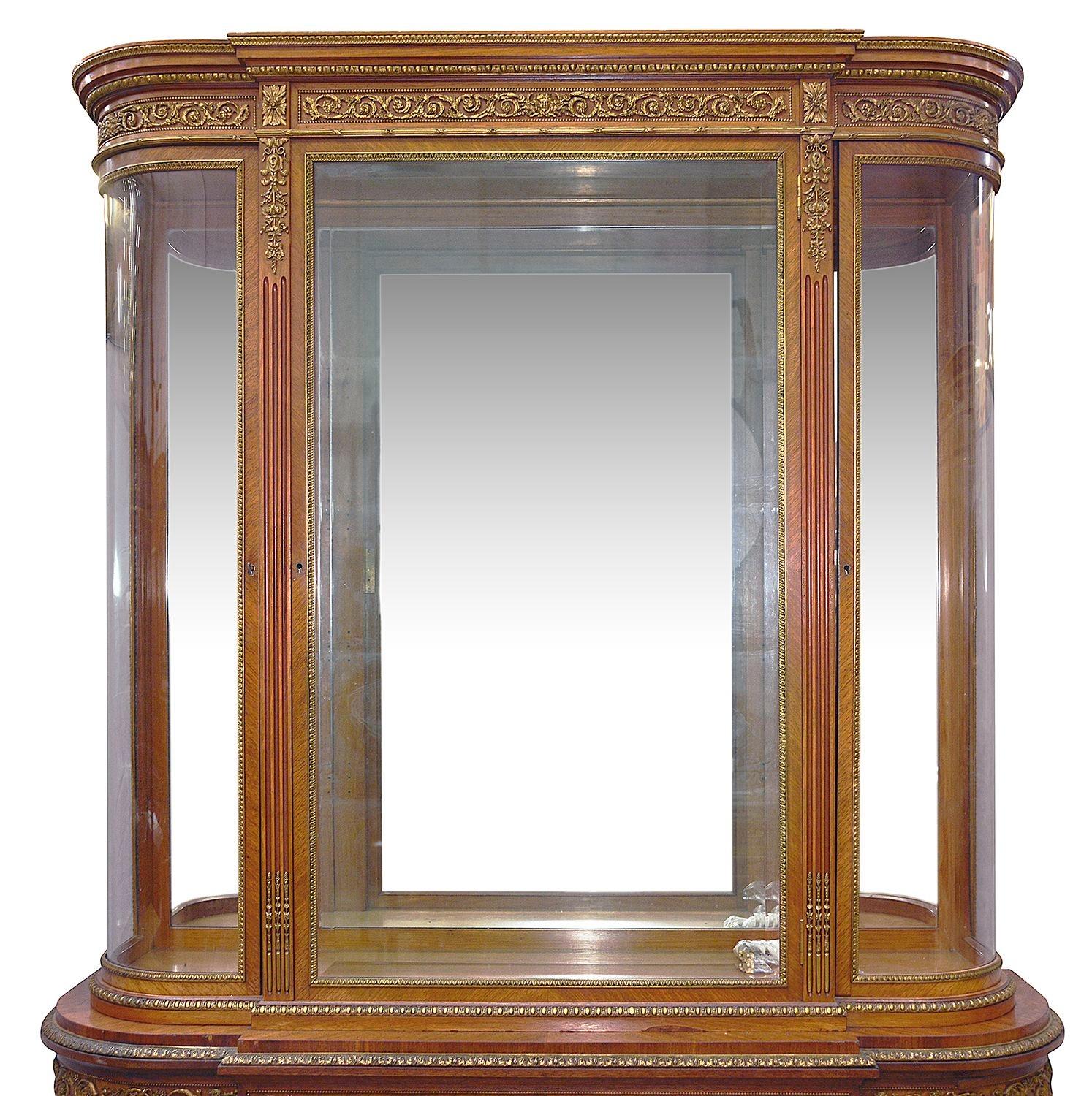 Gilt Fine French Louis XVI style vitrine, after Linke For Sale
