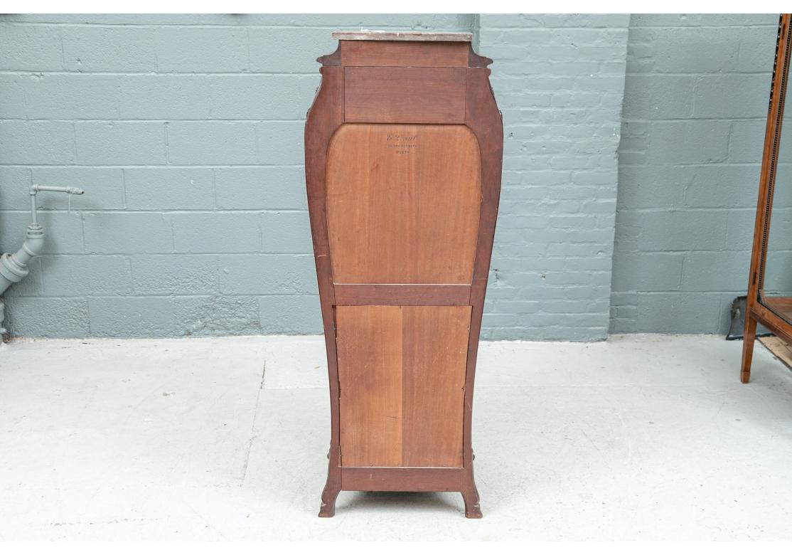 Fine French Marble Top Vitrine Cabinet in vendita 3