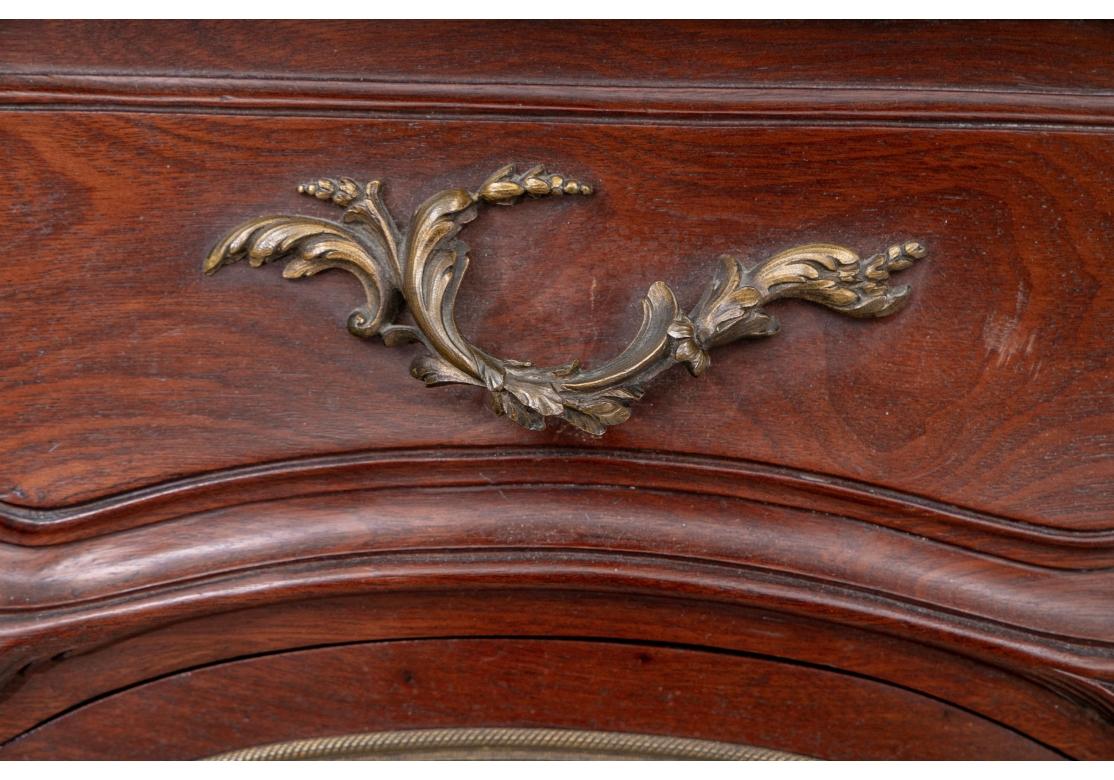 Fine French Marble Top Vitrine Cabinet in vendita 5