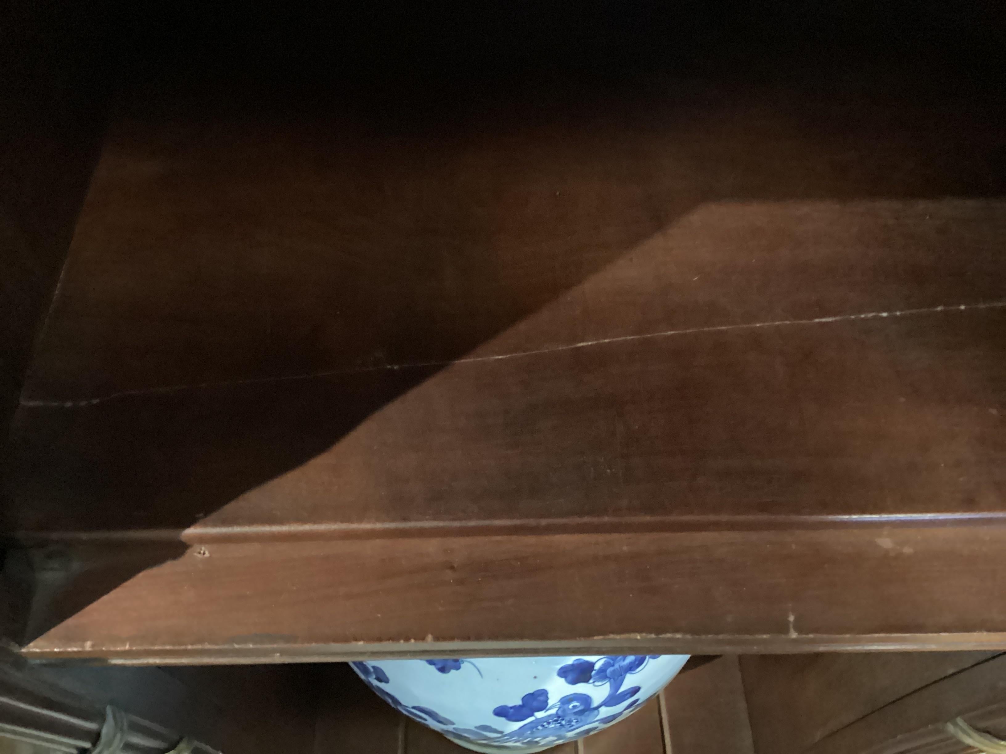 Fine French Marble Top Vitrine Cabinet in vendita 12