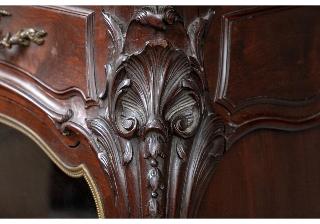 Luigi XV Fine French Marble Top Vitrine Cabinet in vendita