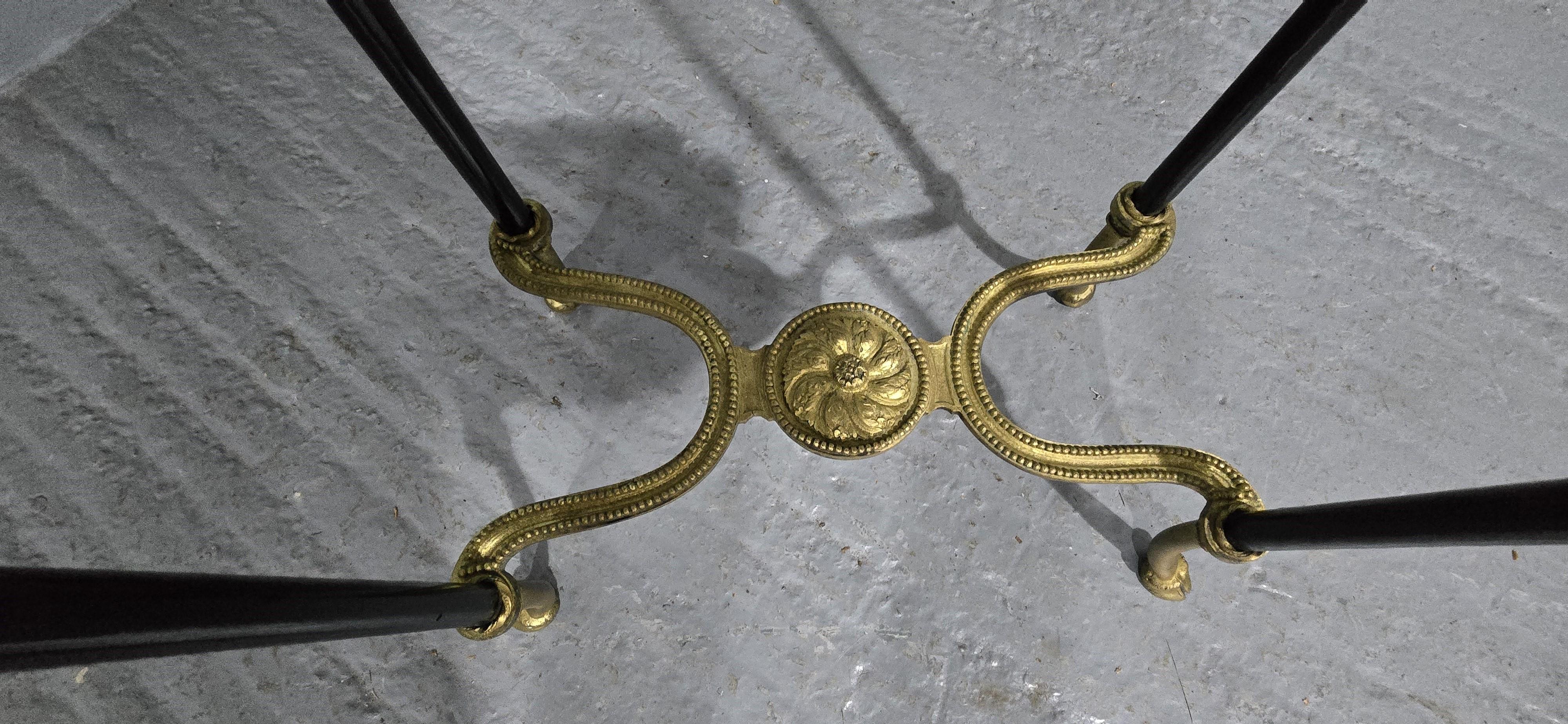 Bronzo Gueridon francese di pregio ricoperto di marmo in vendita