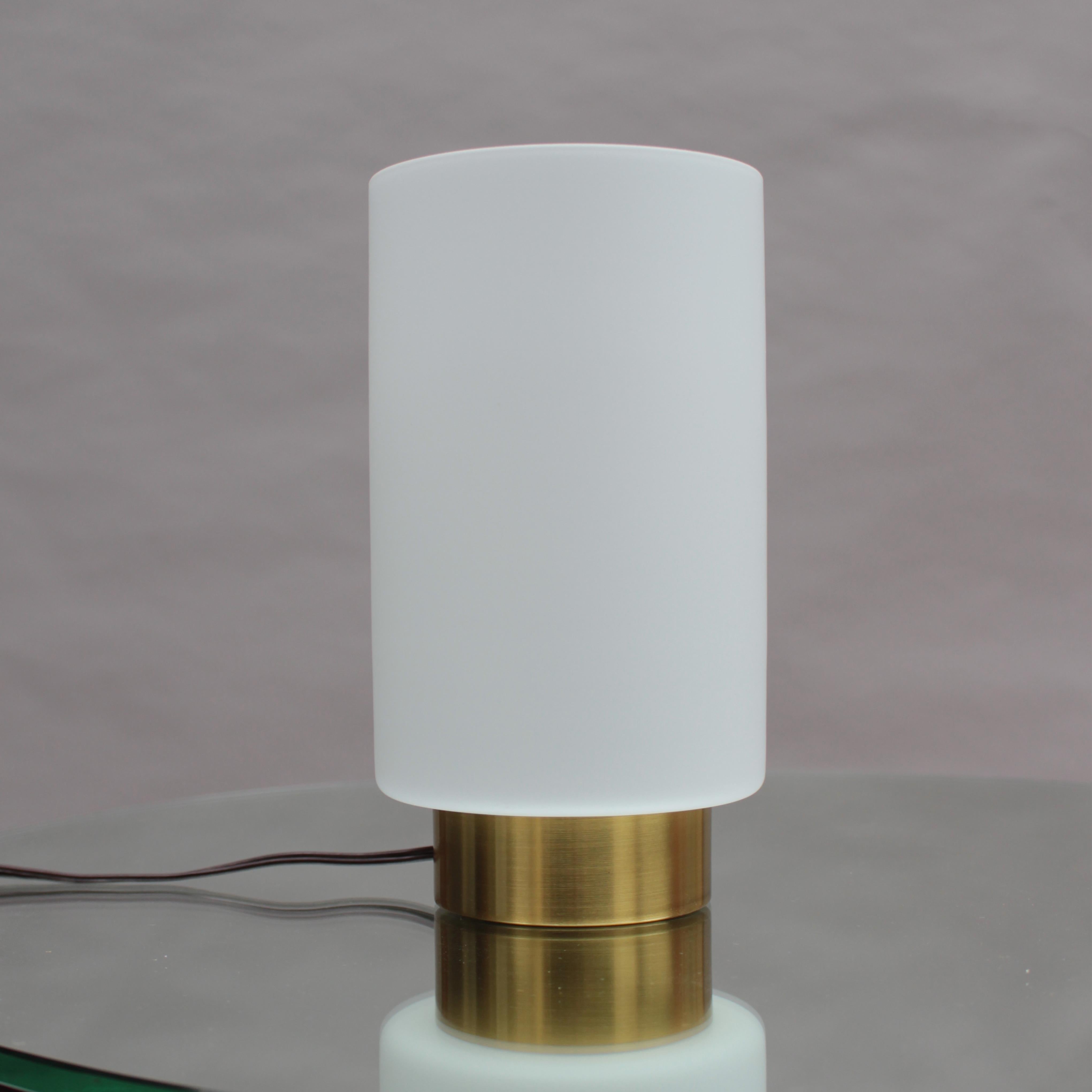 Mid-Century Modern Lampe de table française du milieu du siècle dernier en bronze et verre par Perzel en vente