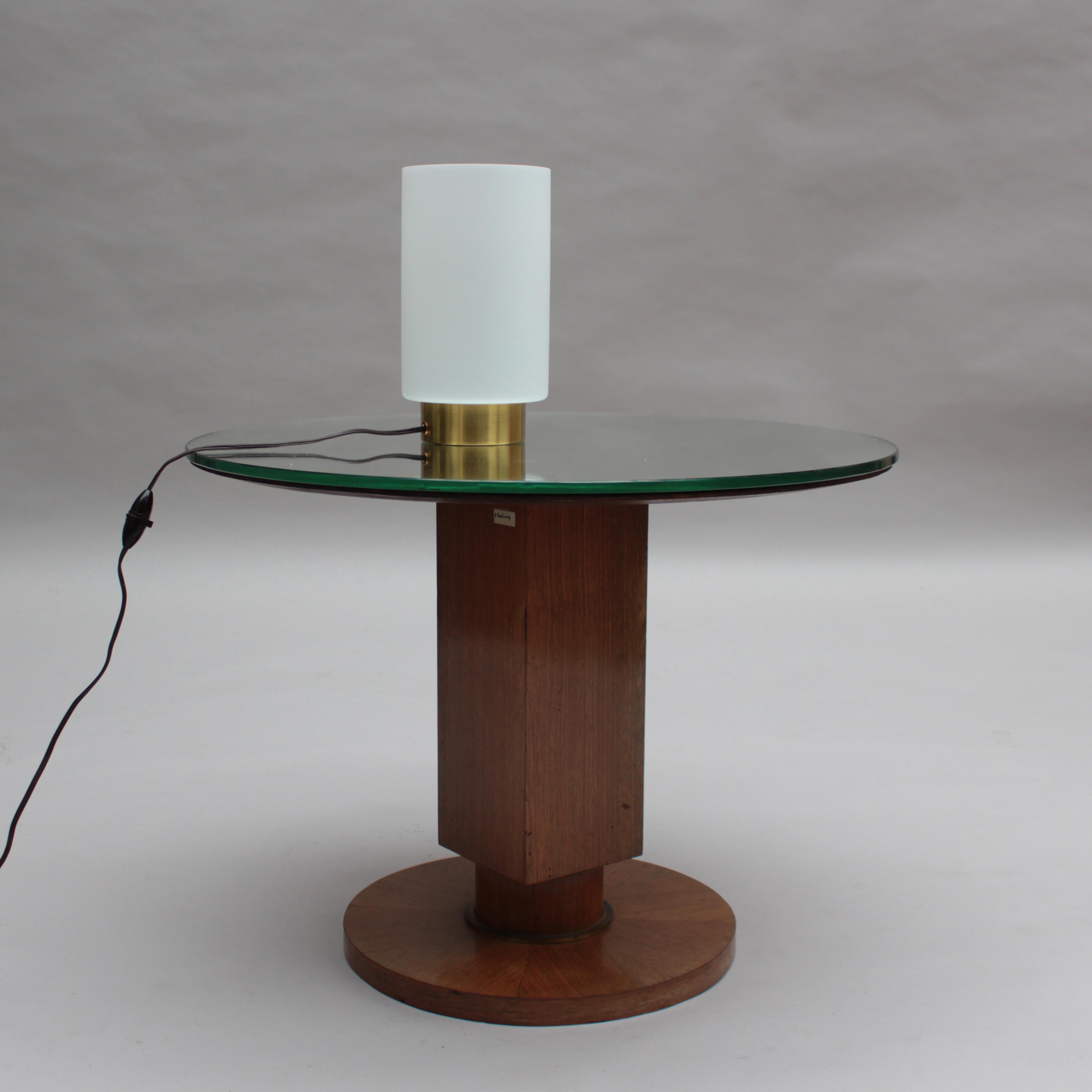Lampe de table française du milieu du siècle dernier en bronze et verre par Perzel Bon état - En vente à Long Island City, NY