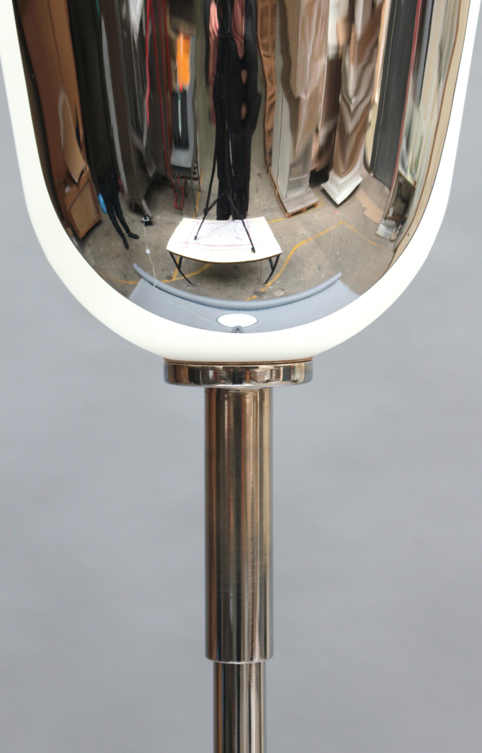 Französische Stehlampe aus Chrom und Glas von Jean Perzel aus der Mitte des Jahrhunderts im Angebot 5