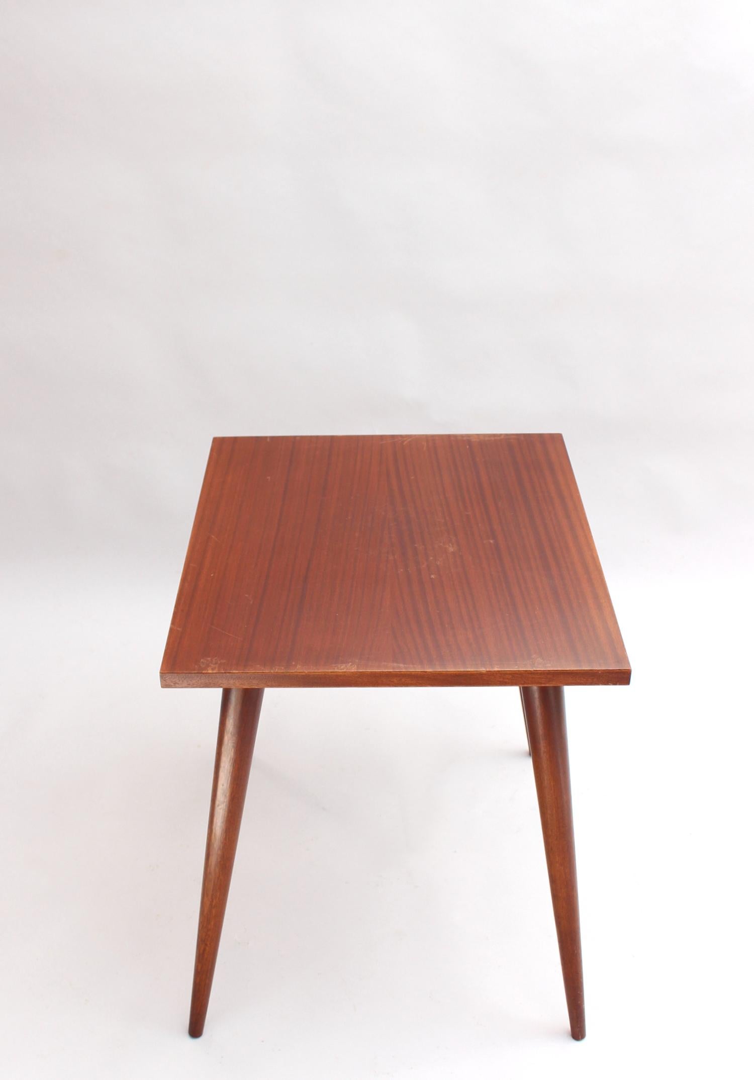 Mid-Century Modern Table d'appoint rectangulaire française de style mi-siècle moderne en vente
