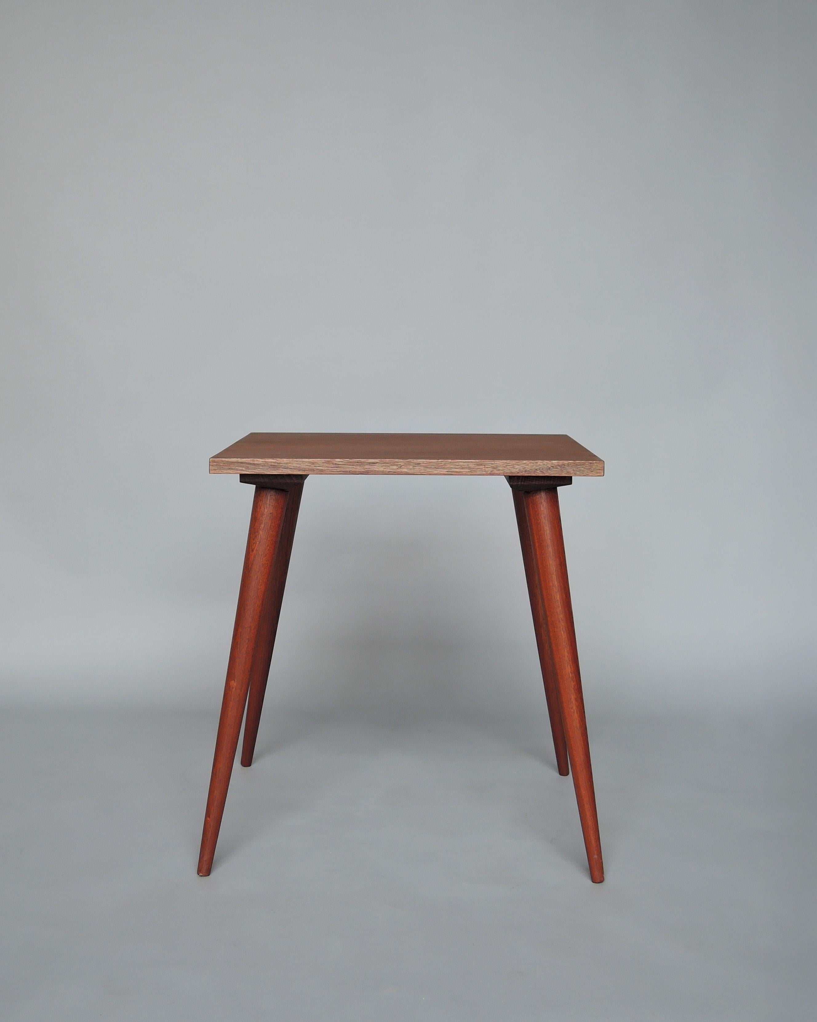 Mesa auxiliar rectangular francesa de mediados de siglo Moderno de mediados de siglo en venta