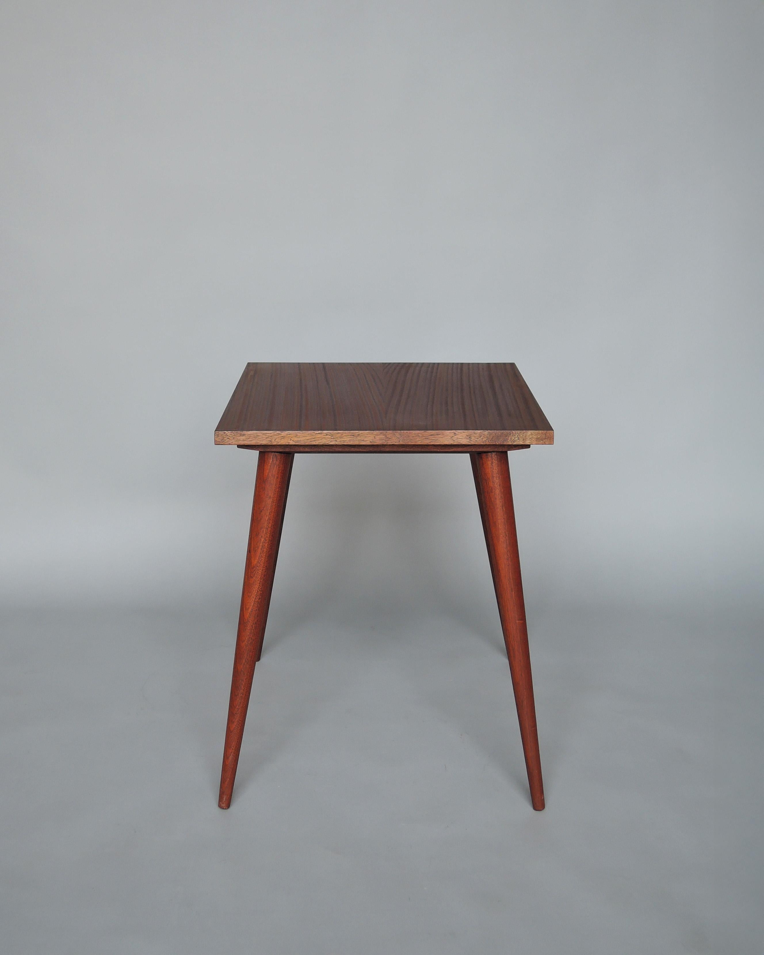 Mesa auxiliar rectangular francesa de mediados de siglo Caoba en venta