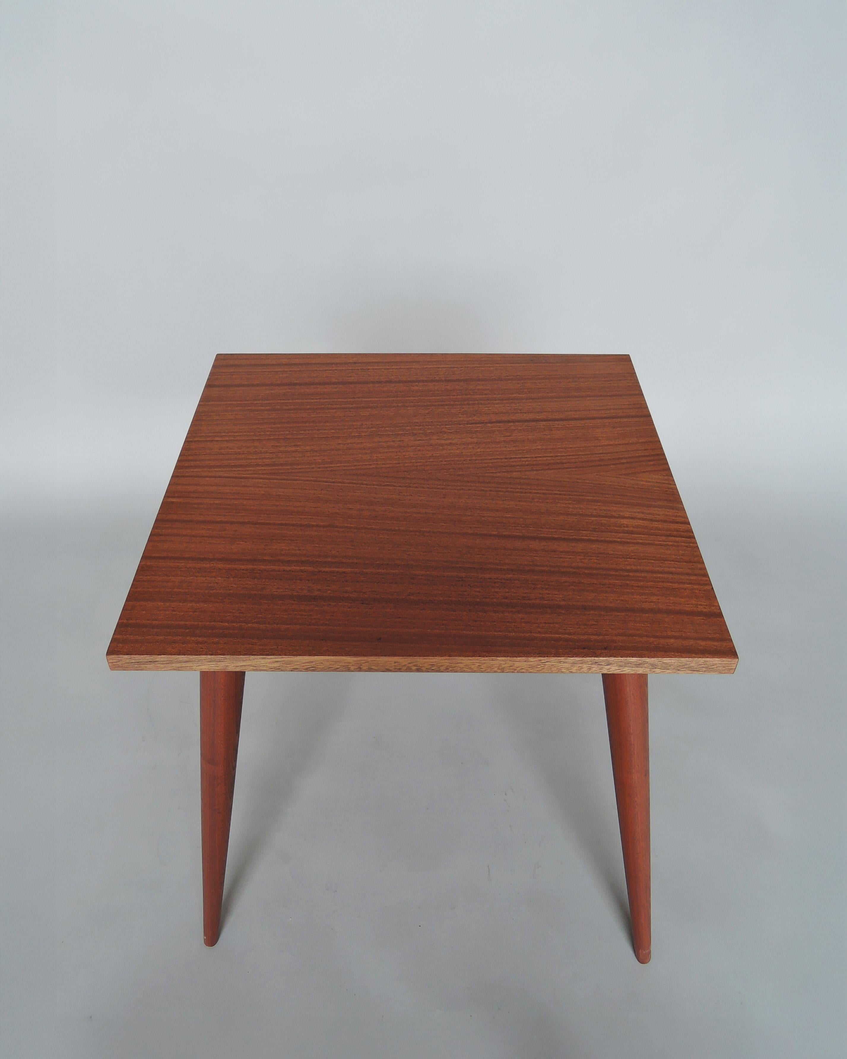 Mesa auxiliar rectangular francesa de mediados de siglo en venta 2