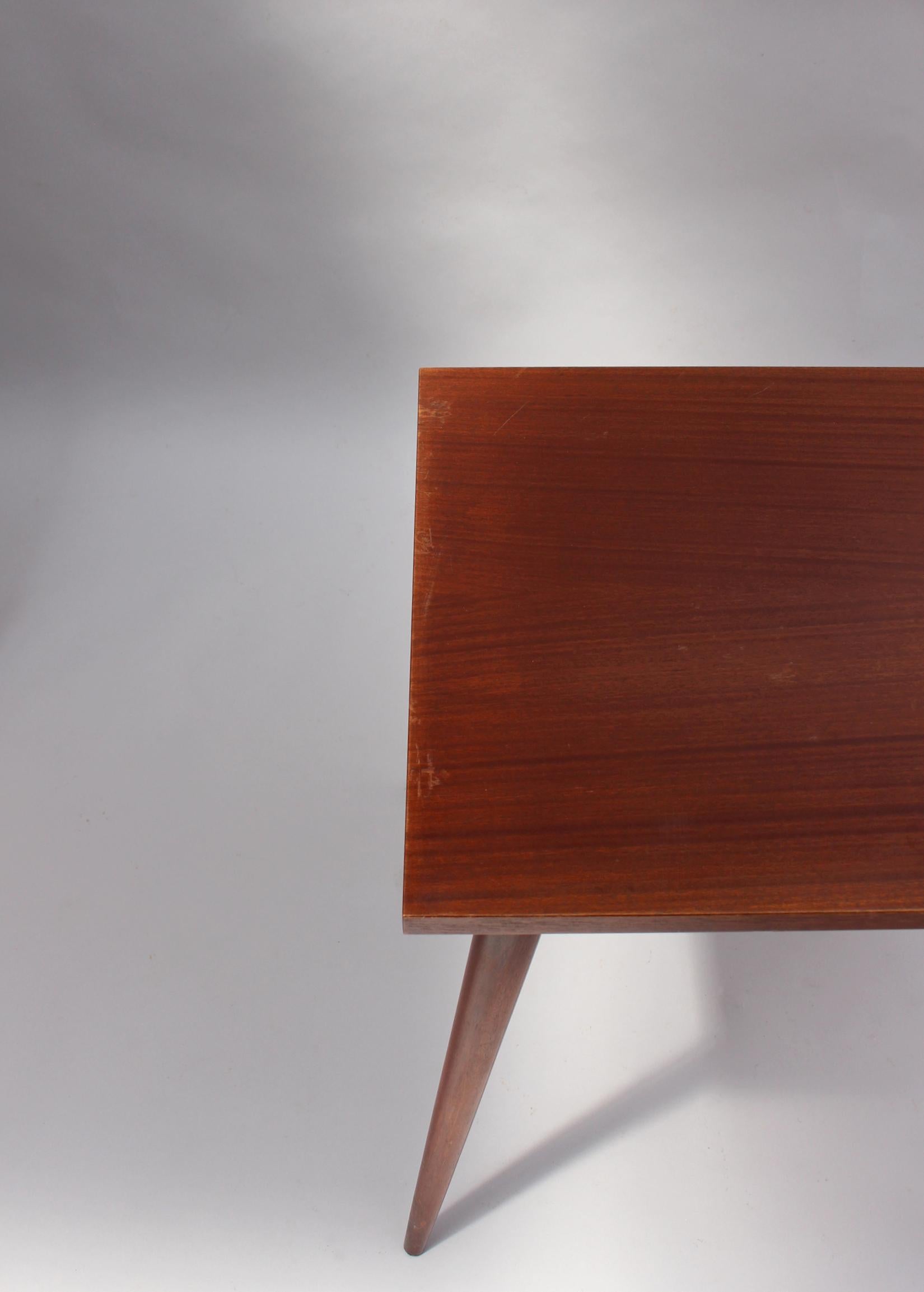 Fine French Mid-Century Rectangular Side Table For Sale 3
