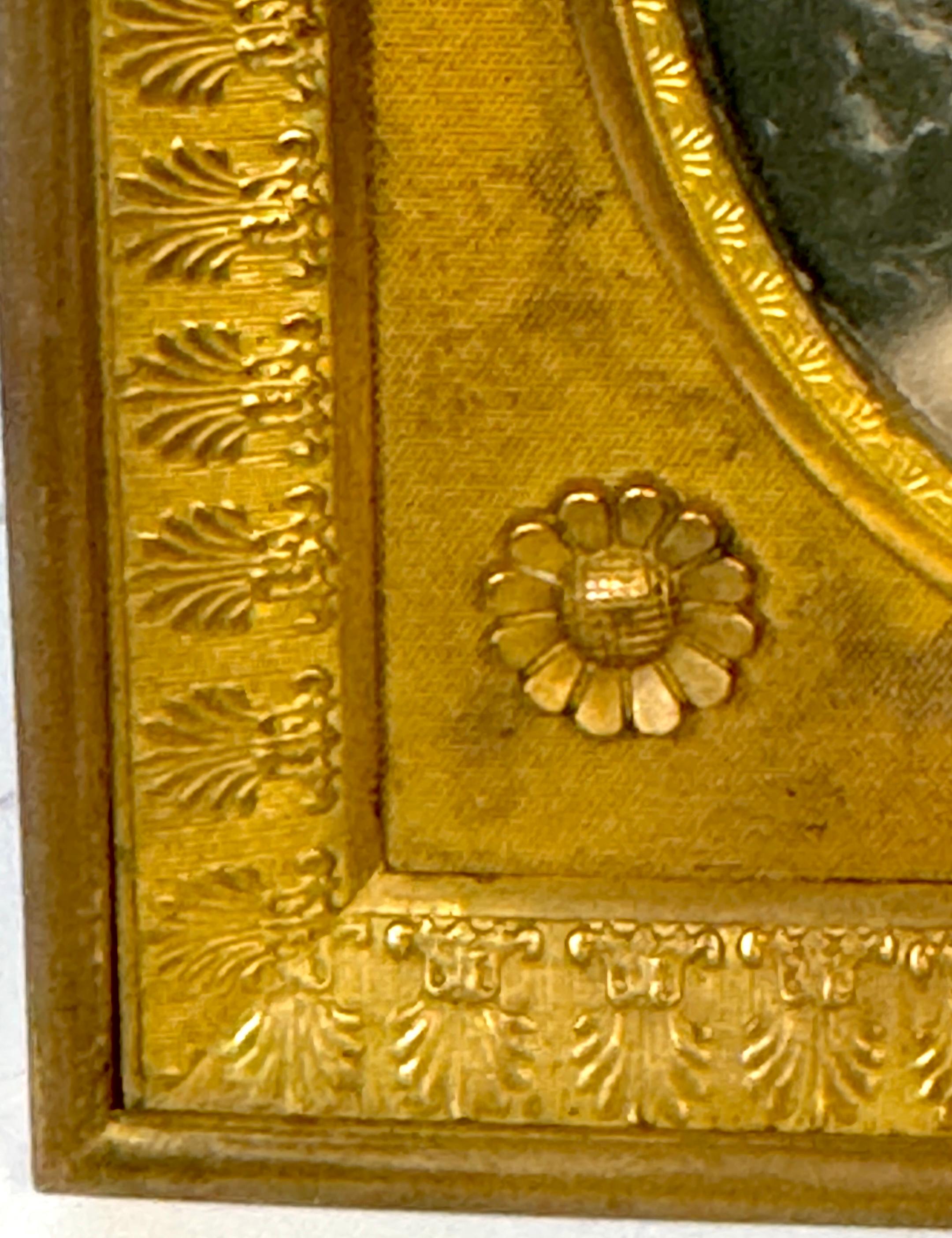 Velours Cadre à couronne en bronze doré avec photographie teintée, vers 1890-1910 en vente