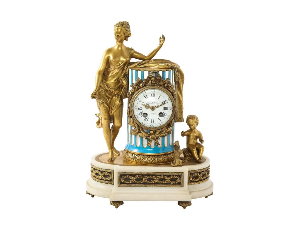 Französische Uhr „Marie Antoinette“ aus Goldbronze, Marmor und Porzellan im Sevres-Stil im Zustand „Gut“ im Angebot in New York, NY