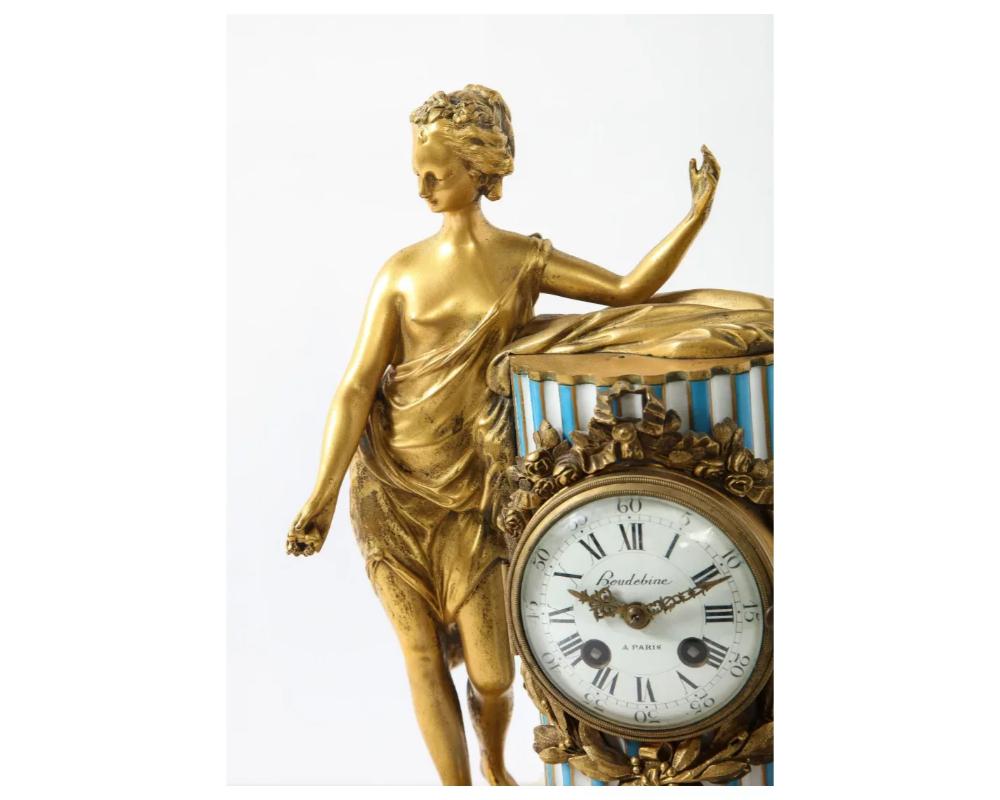 Französische Uhr „Marie Antoinette“ aus Goldbronze, Marmor und Porzellan im Sevres-Stil (Bronze) im Angebot