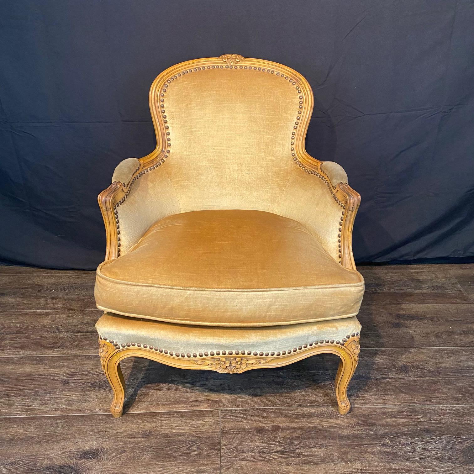 Fine French Pair Louis XV Small Bergeres Chairs with Brass Tacking For Sale 4