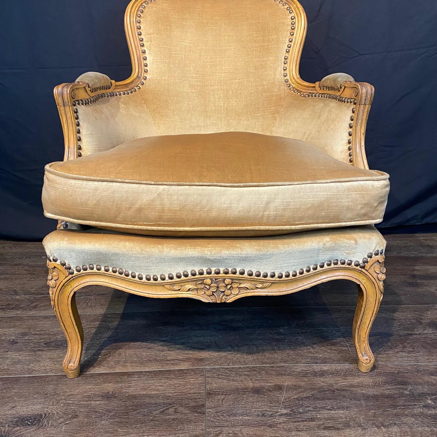 Fine French Pair Louis XV Small Bergeres Chairs with Brass Tacking For Sale 5