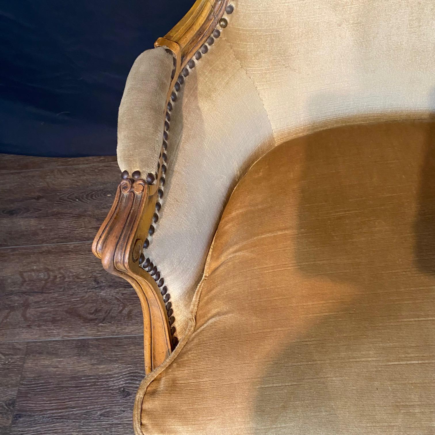 Fine French Pair Louis XV Small Bergeres Chairs with Brass Tacking For Sale 1