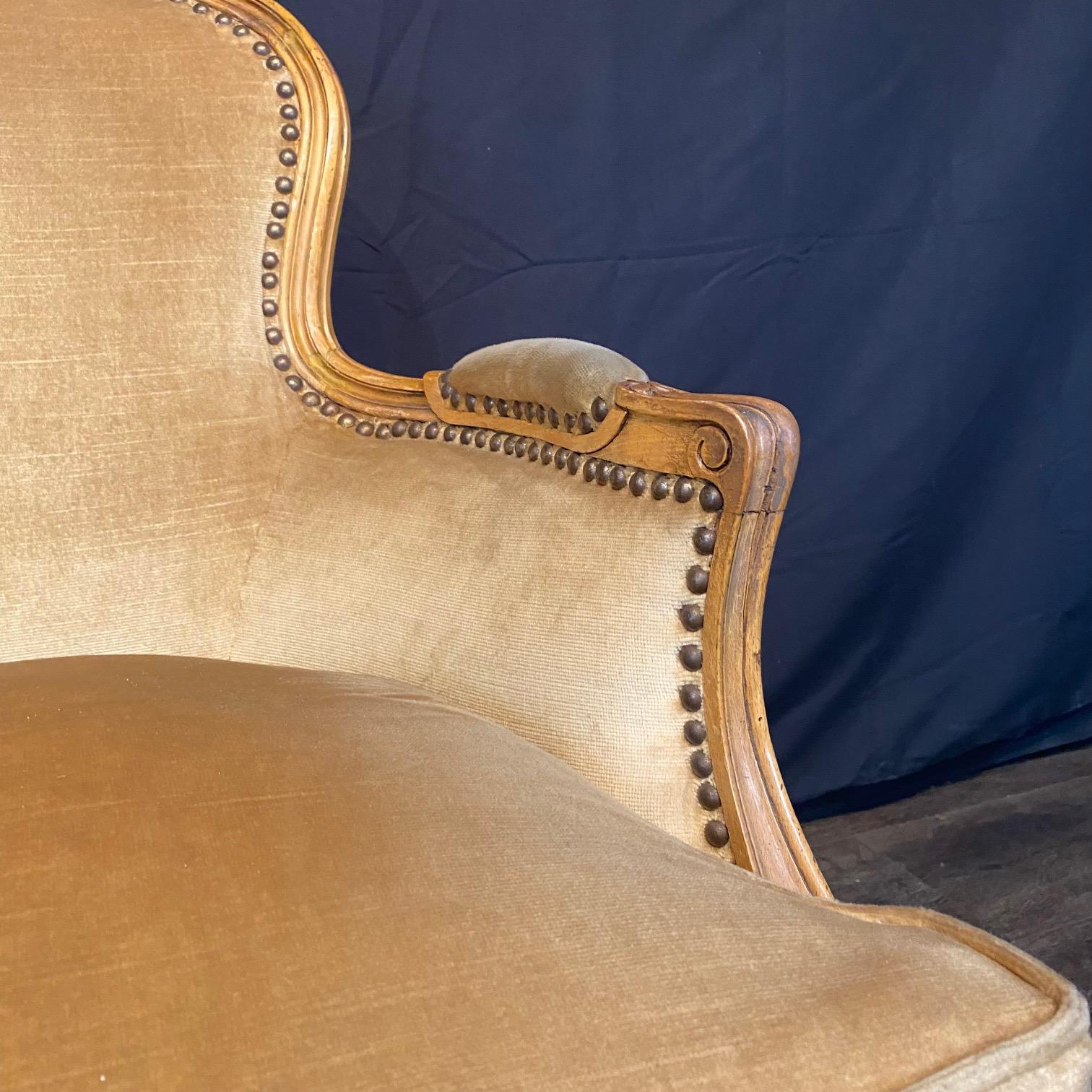 Fine French Pair Louis XV Small Bergeres Chairs with Brass Tacking For Sale 2