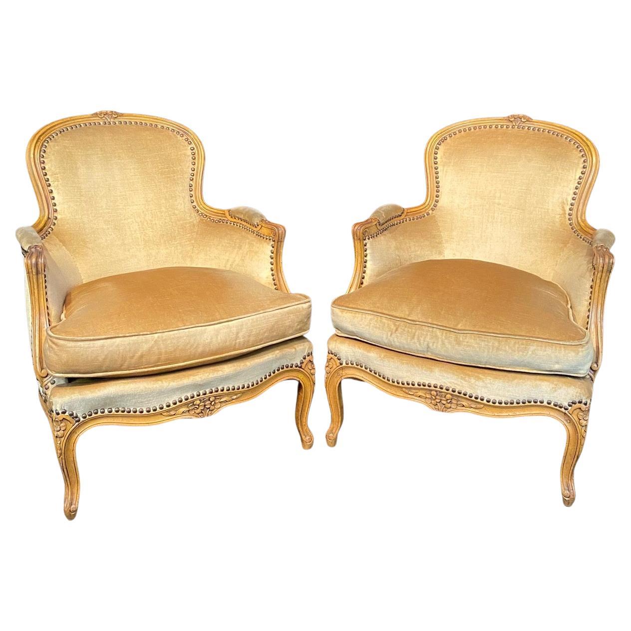 Fine French Pair Louis XV Small Bergeres Chairs with Brass Tacking For Sale