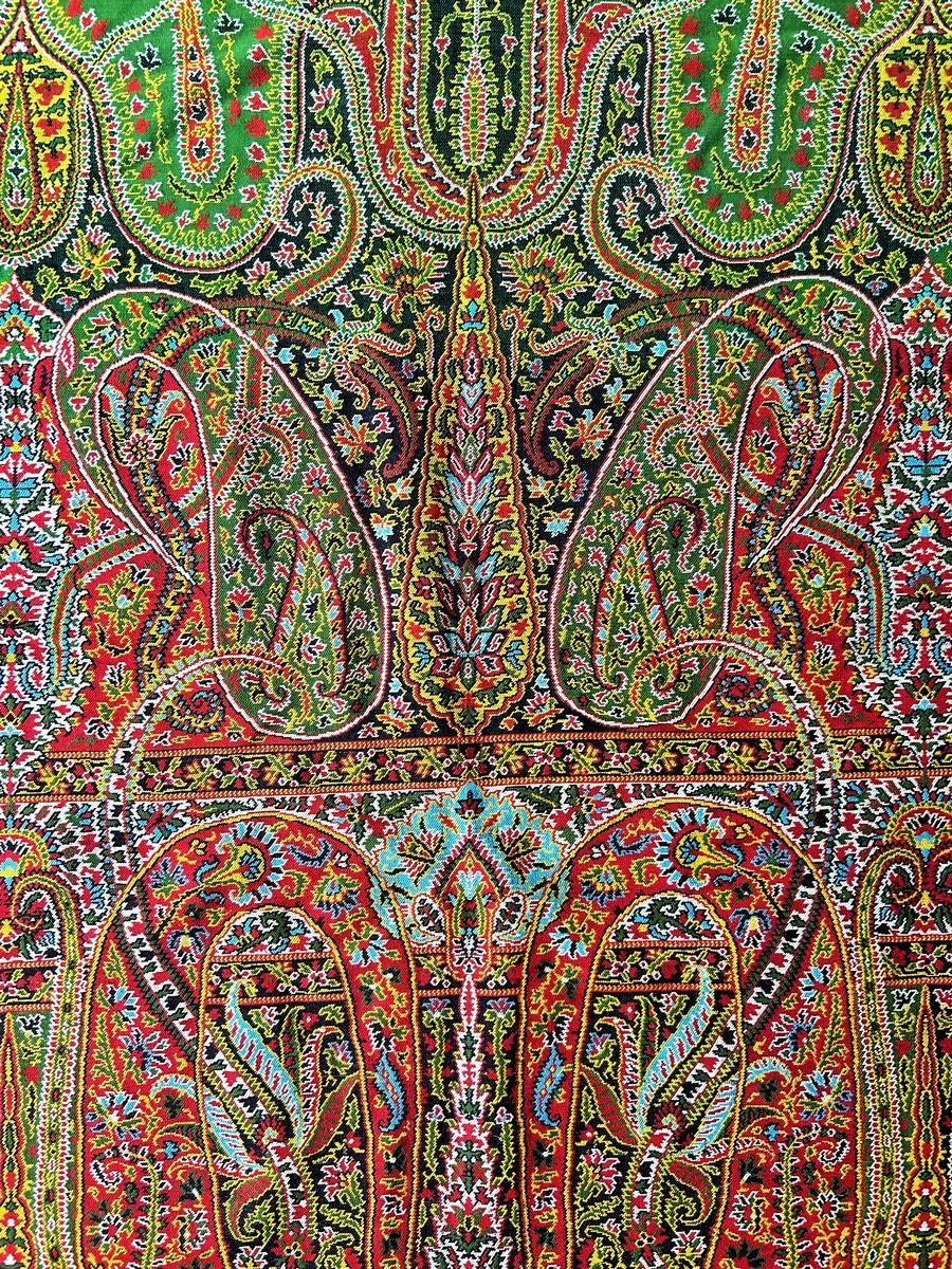 Raffinato scialle francese in cachemire Paisley con grande riserva verde Circa 1845 in vendita 5