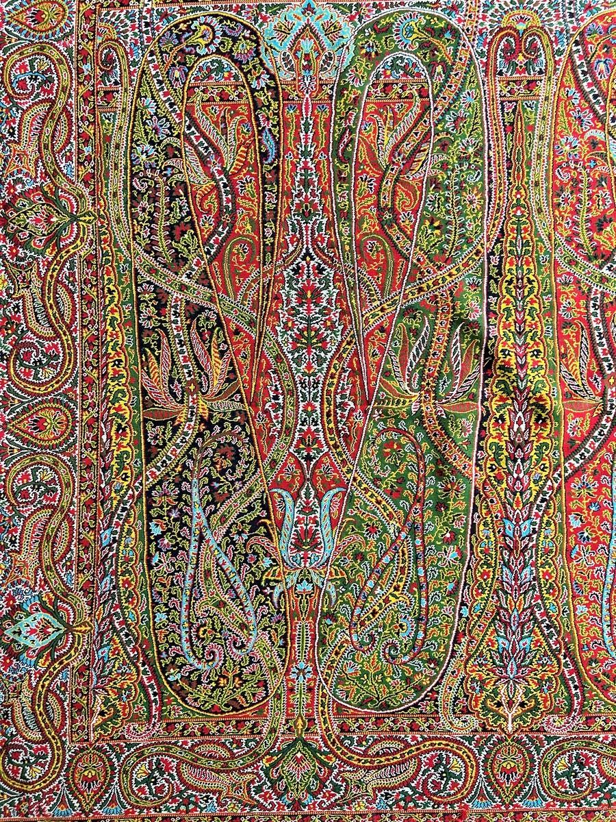 Raffinato scialle francese in cachemire Paisley con grande riserva verde Circa 1845 in vendita 1