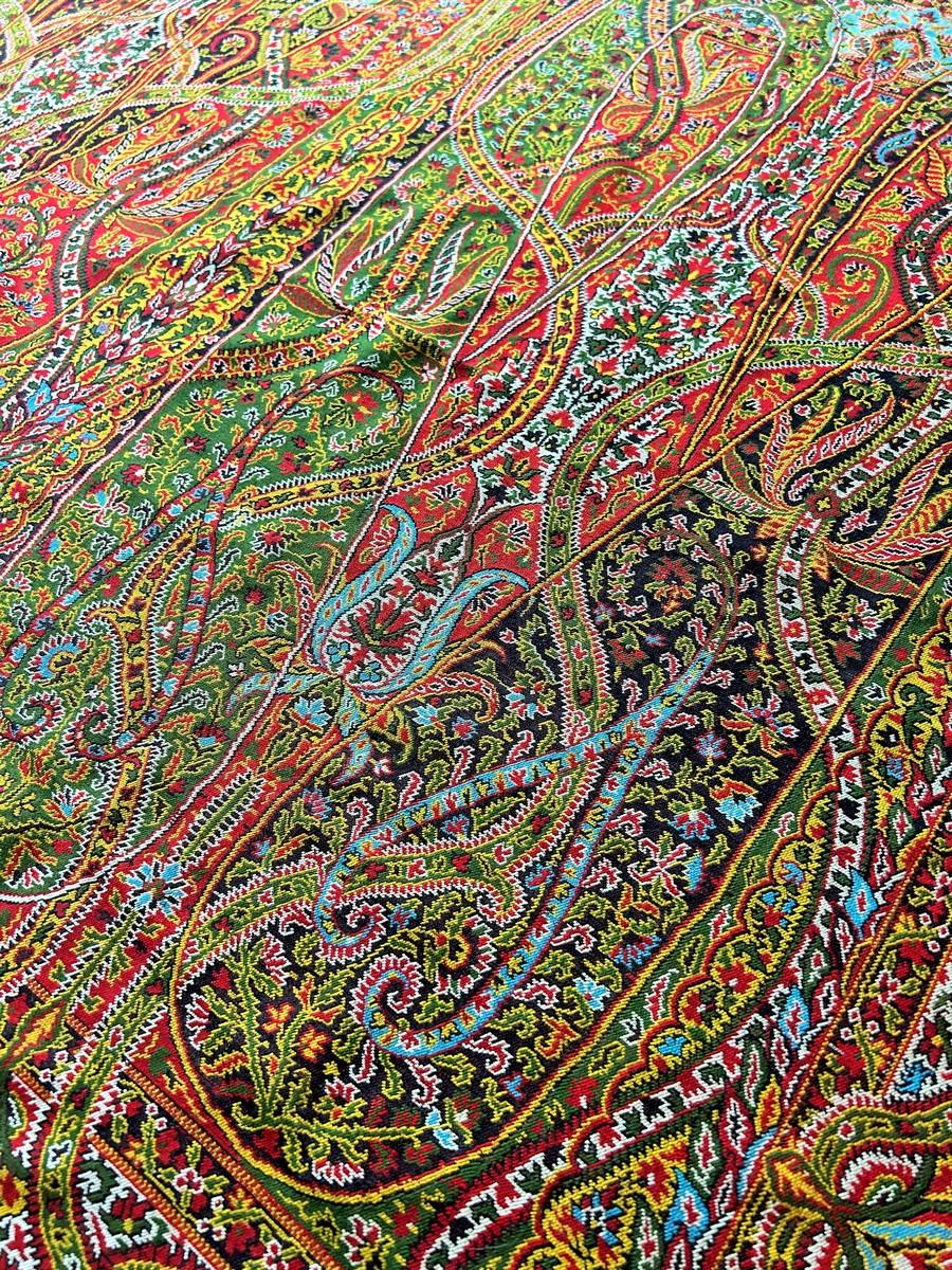 Raffinato scialle francese in cachemire Paisley con grande riserva verde Circa 1845 in vendita 3