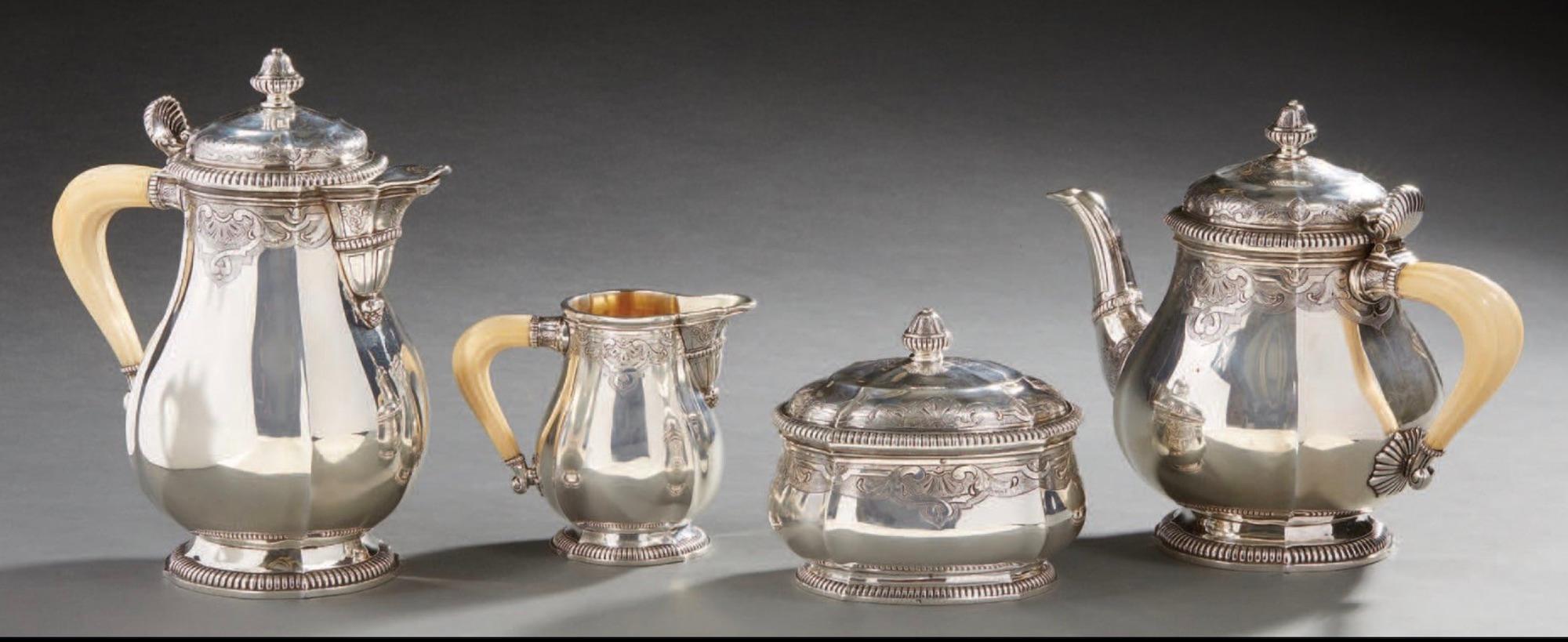 Fine French Silver Four-Piece Tea and Coffee Set In Good Condition For Sale In Saint-Ouen, FR