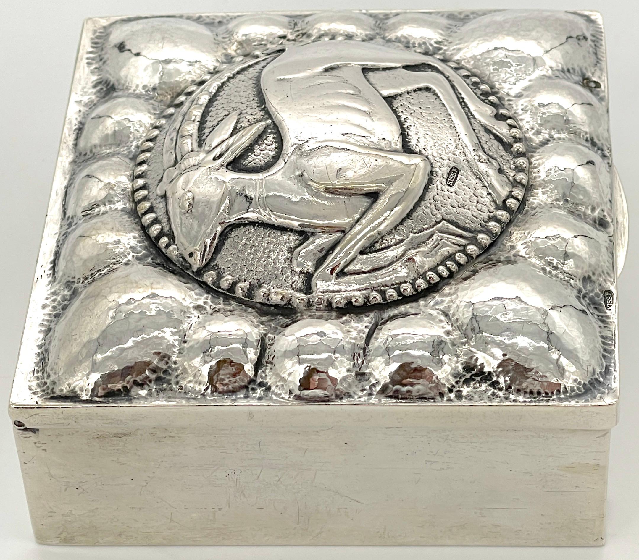 Boîte de table carrée Art déco française en argent sterling à motif de bélier, vers 1925 Bon état - En vente à West Palm Beach, FL