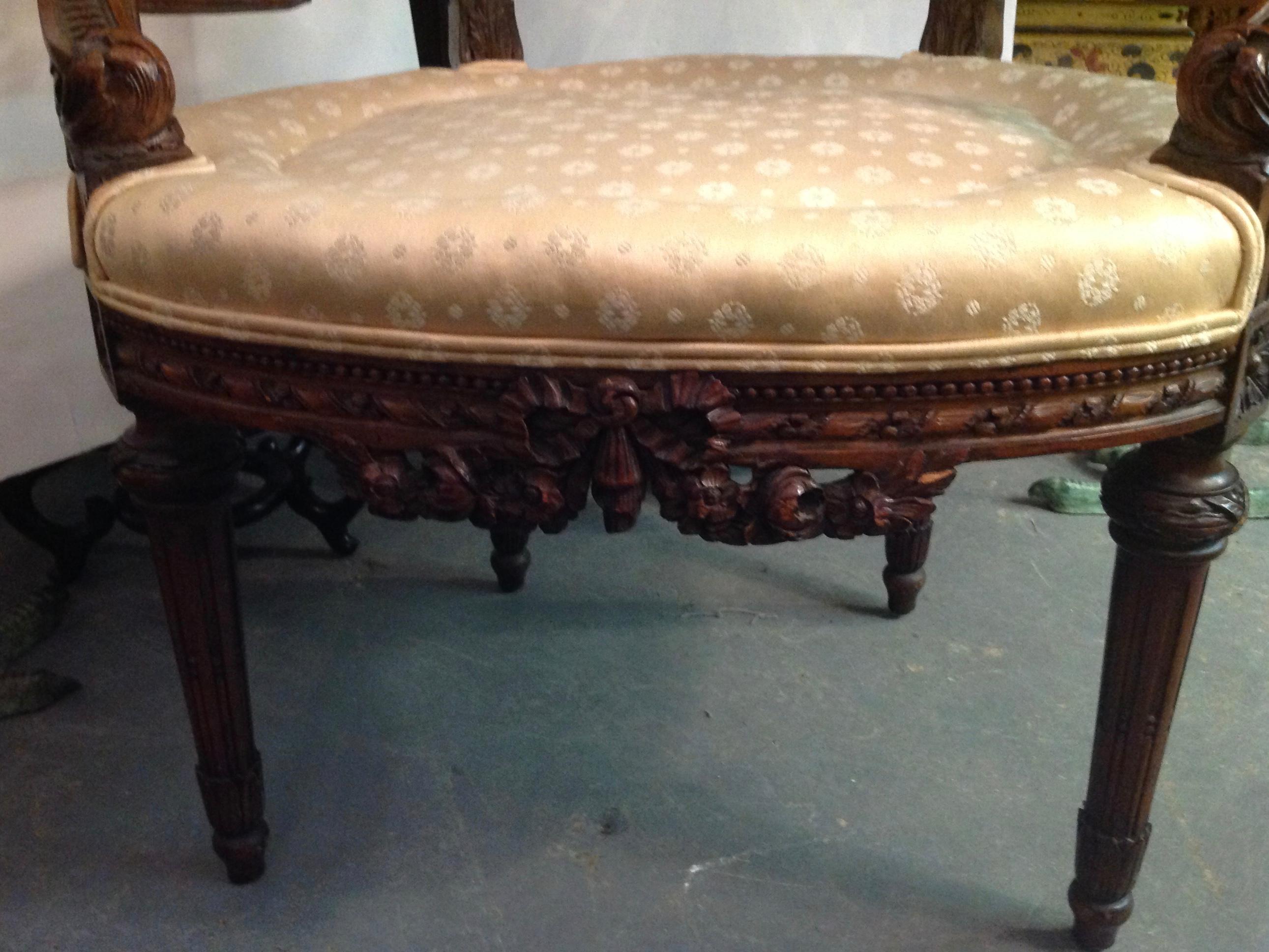 Fine French Vanity Chair 4