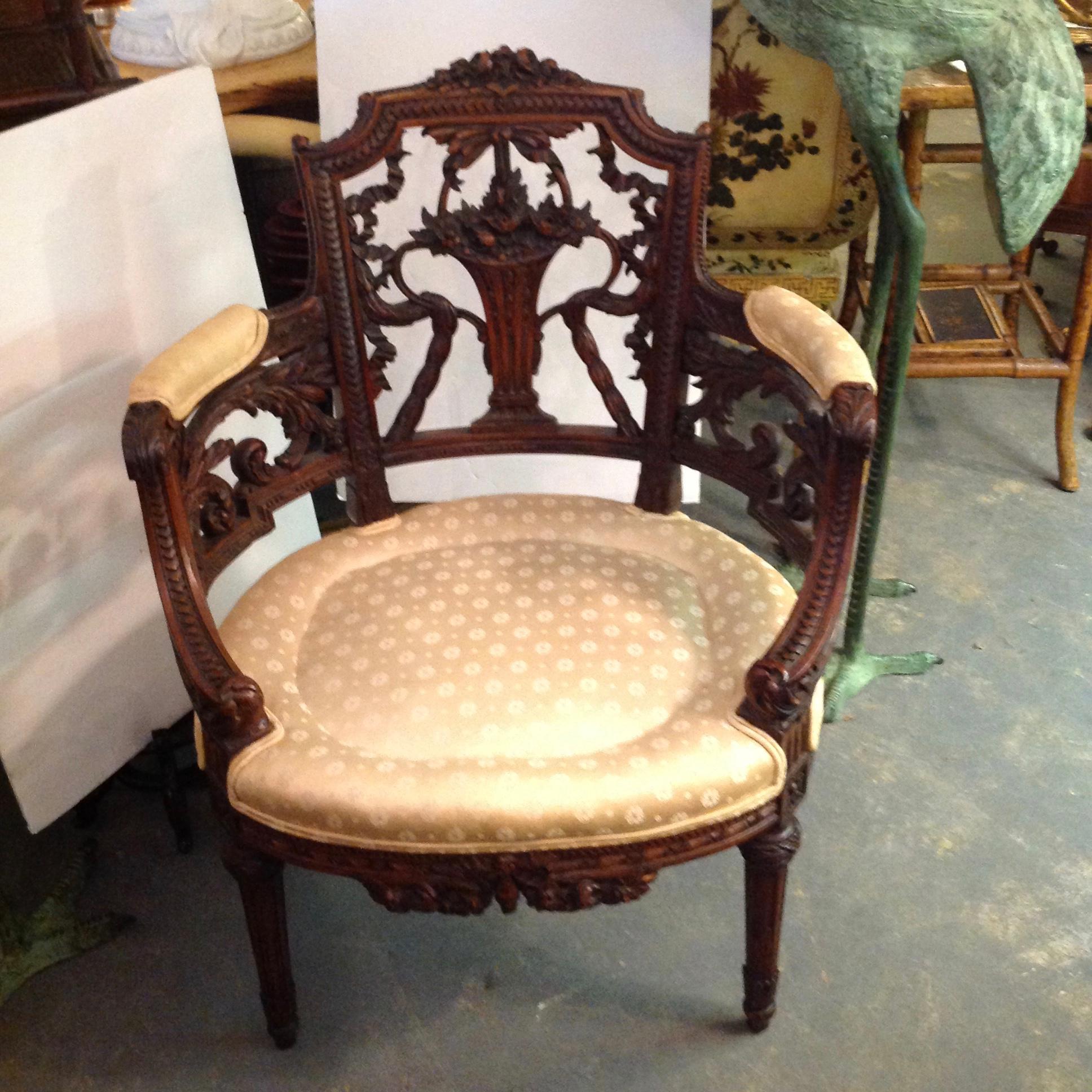 Fine French Vanity Chair In Good Condition In West Palm Beach, FL