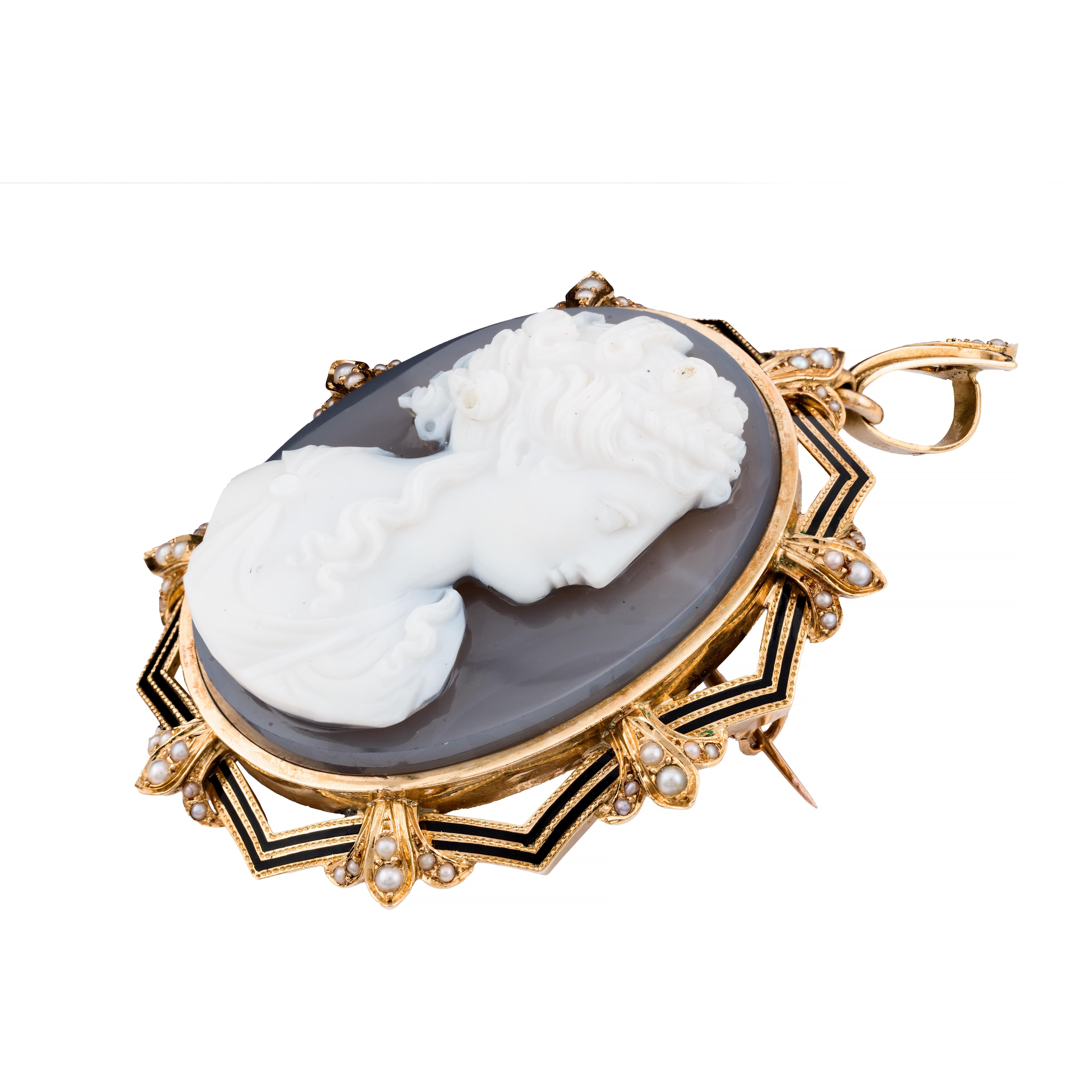 Vittoriano Raffinata spilla vittoriana francese con ciondolo a cammeo in pietra dura in oro 18 carati in vendita